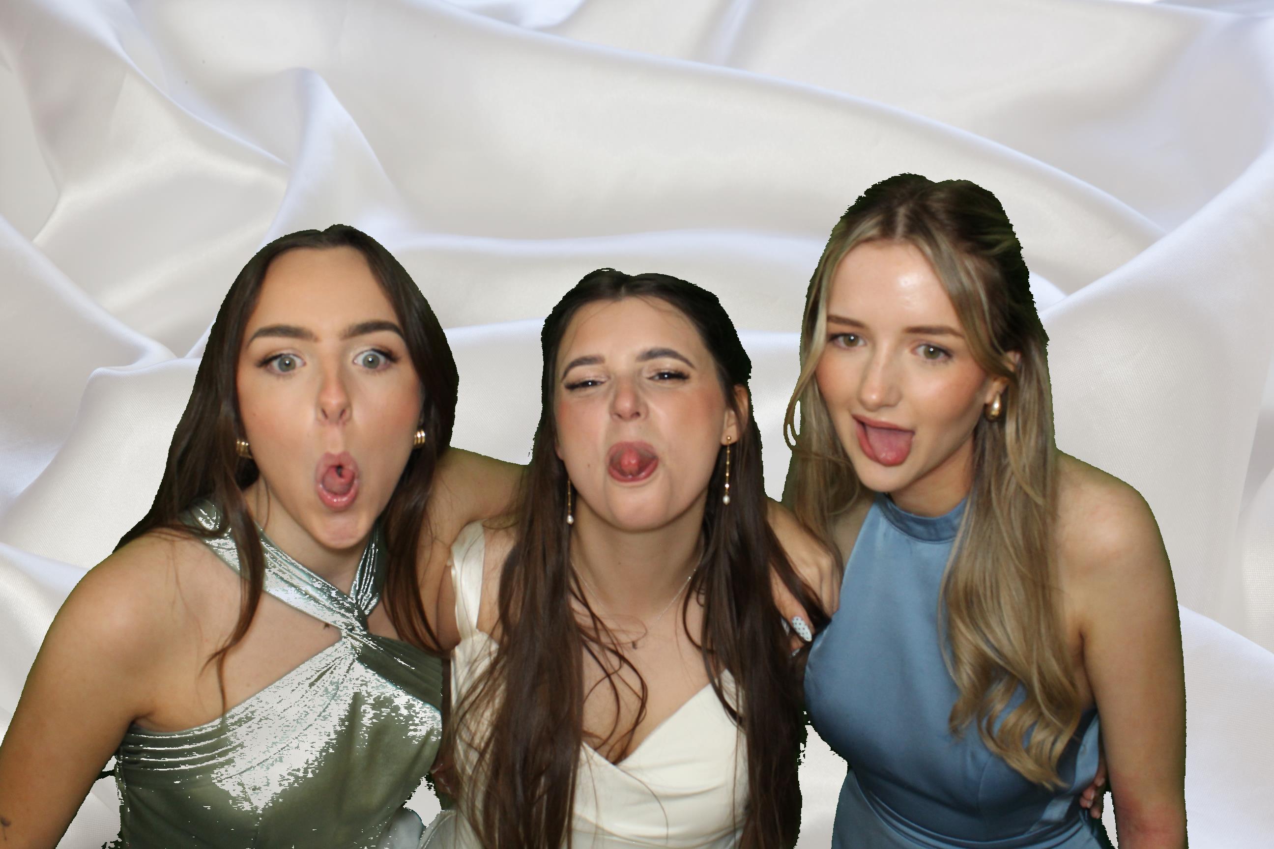 Sam & Ellie | View more photos from the event at gallery.omegaphotobooths.co.uk/u/Omega-Photobooths/Sam-Ellie