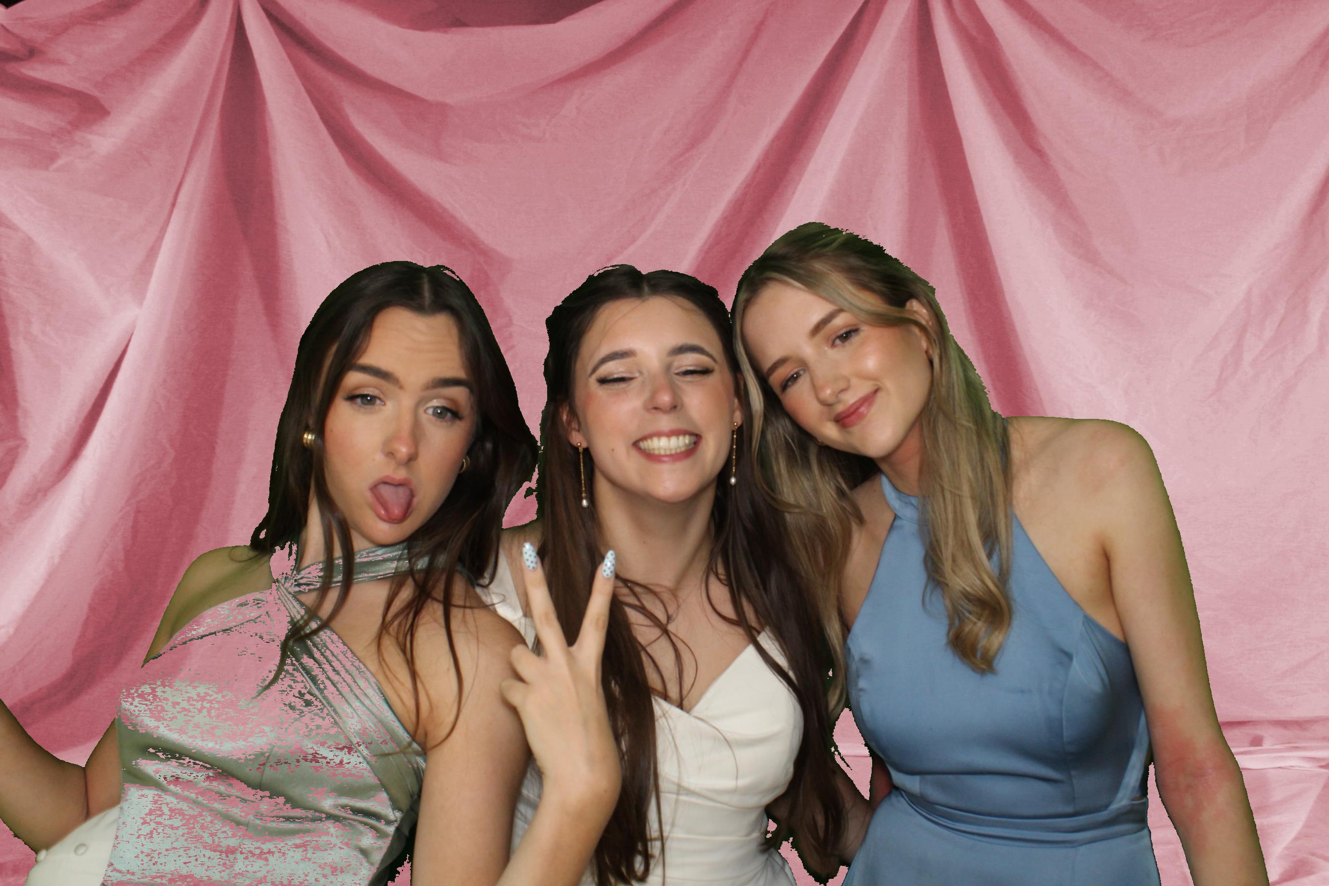 Sam & Ellie | View more photos from the event at gallery.omegaphotobooths.co.uk/u/Omega-Photobooths/Sam-Ellie