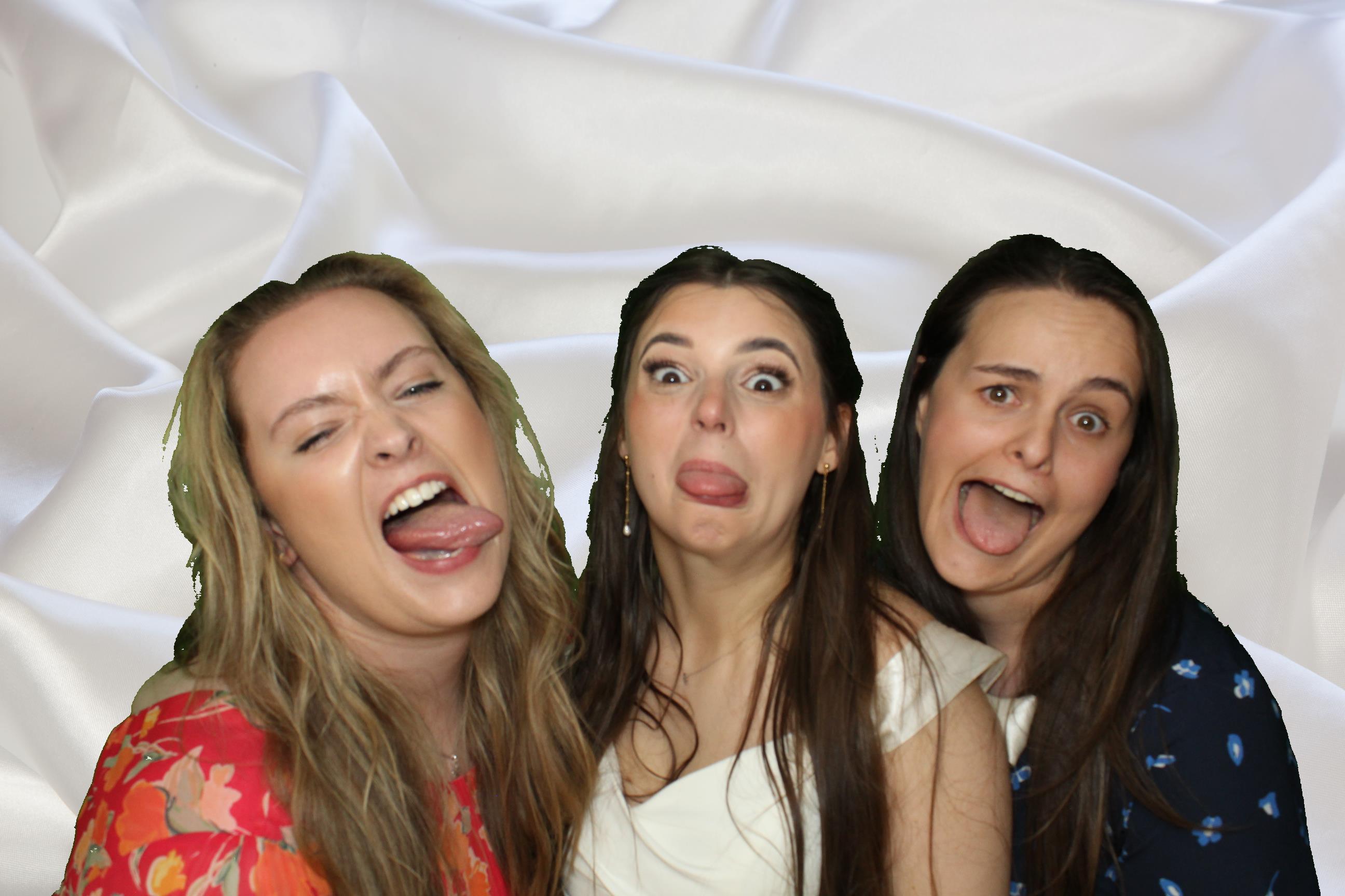 Sam & Ellie | View more photos from the event at gallery.omegaphotobooths.co.uk/u/Omega-Photobooths/Sam-Ellie
