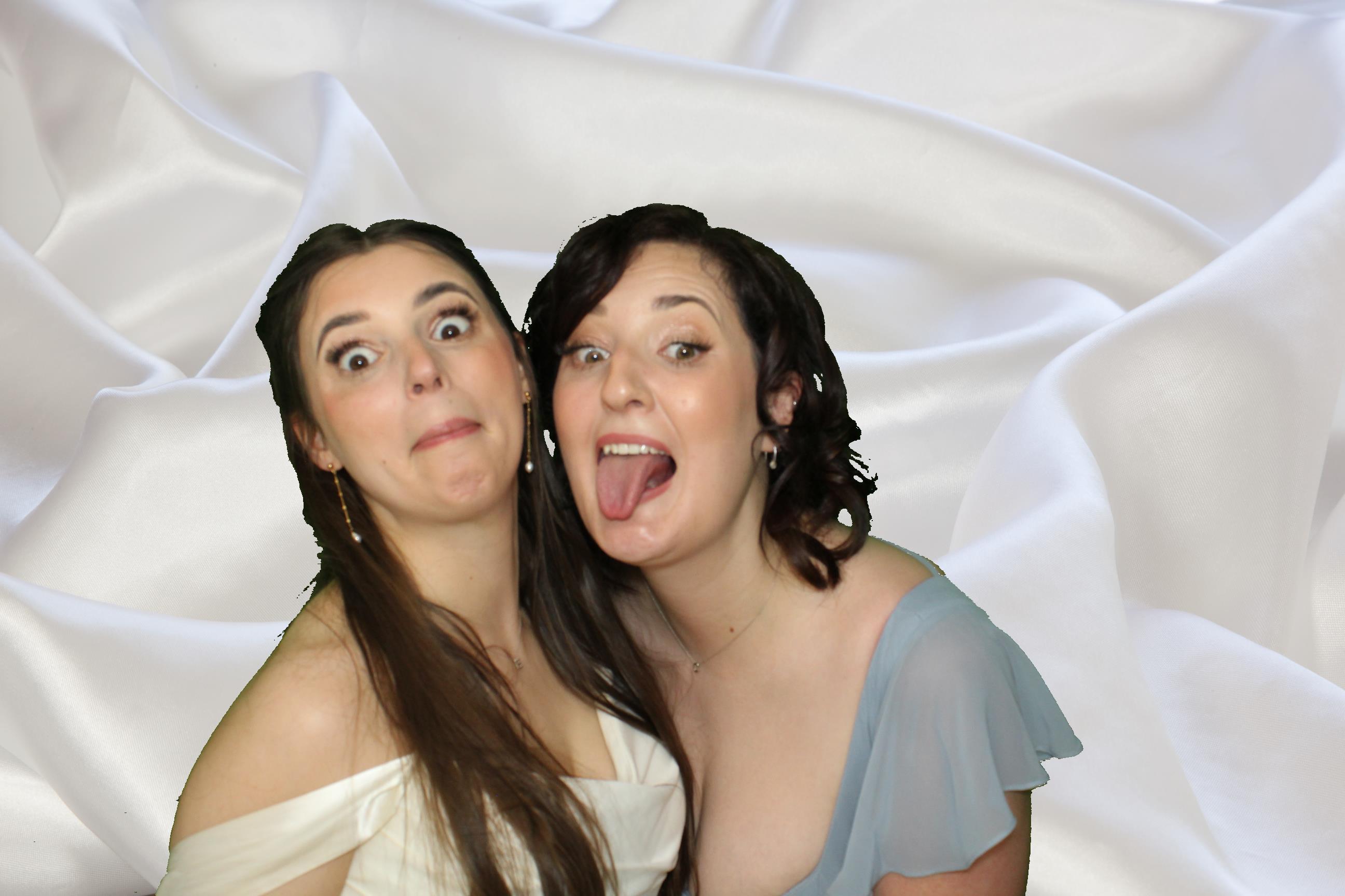 Sam & Ellie | View more photos from the event at gallery.omegaphotobooths.co.uk/u/Omega-Photobooths/Sam-Ellie