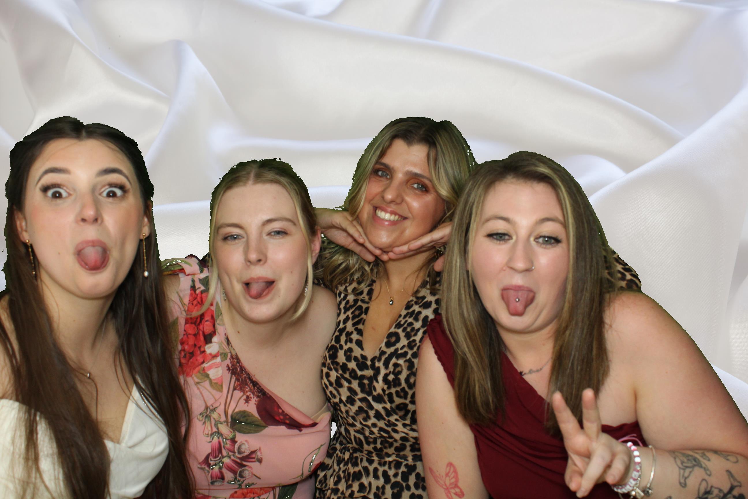 Sam & Ellie | View more photos from the event at gallery.omegaphotobooths.co.uk/u/Omega-Photobooths/Sam-Ellie