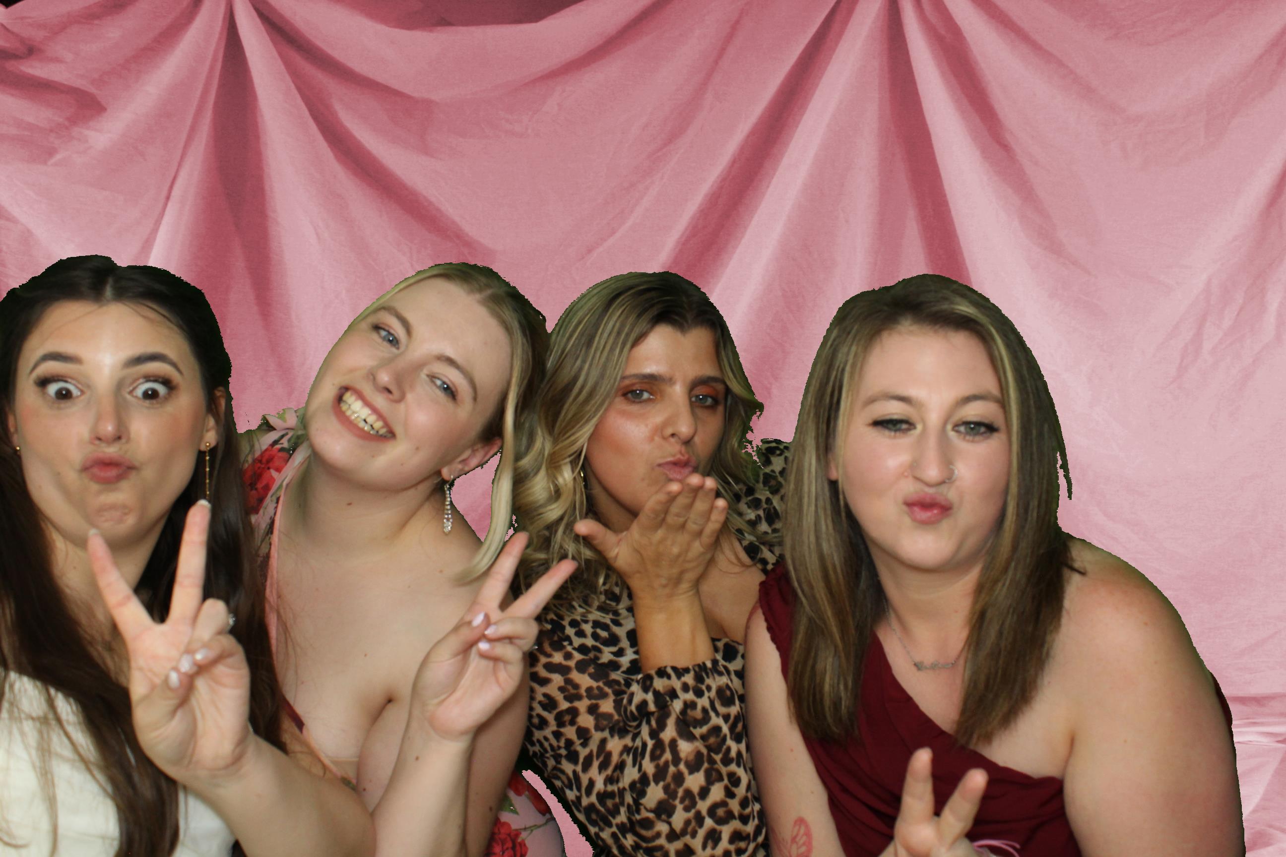 Sam & Ellie | View more photos from the event at gallery.omegaphotobooths.co.uk/u/Omega-Photobooths/Sam-Ellie