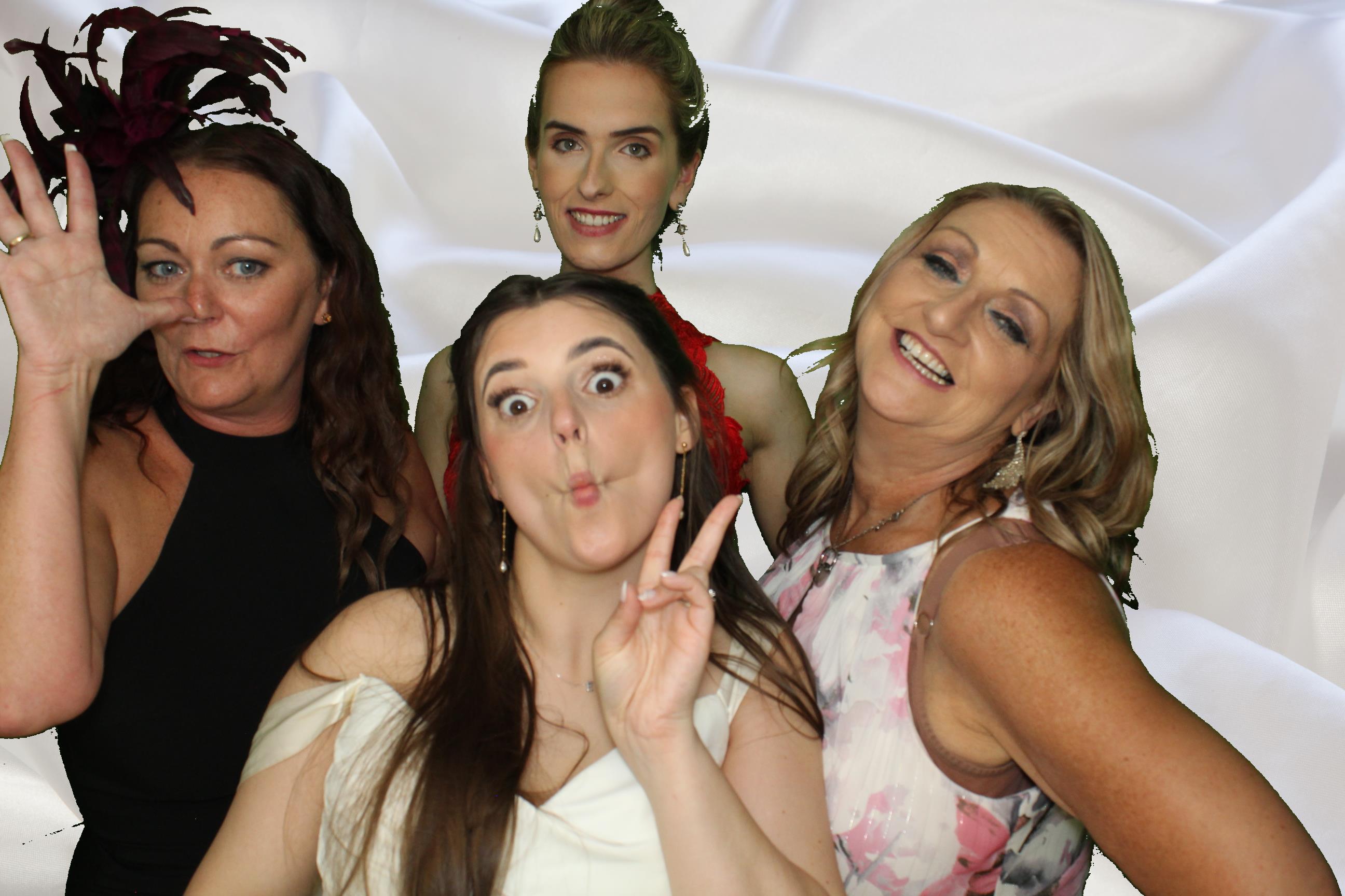Sam & Ellie | View more photos from the event at gallery.omegaphotobooths.co.uk/u/Omega-Photobooths/Sam-Ellie