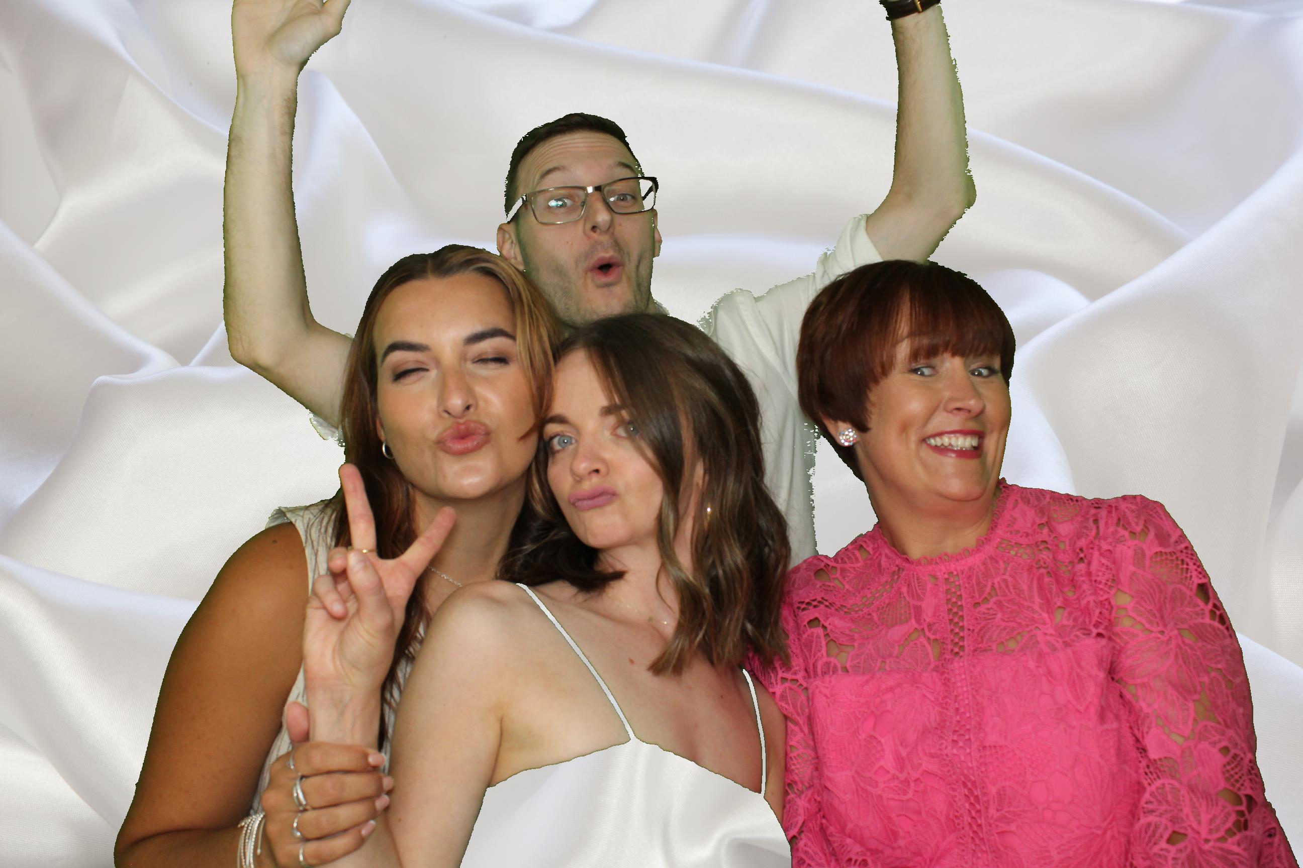 Sam & Ellie | View more photos from the event at gallery.omegaphotobooths.co.uk/u/Omega-Photobooths/Sam-Ellie