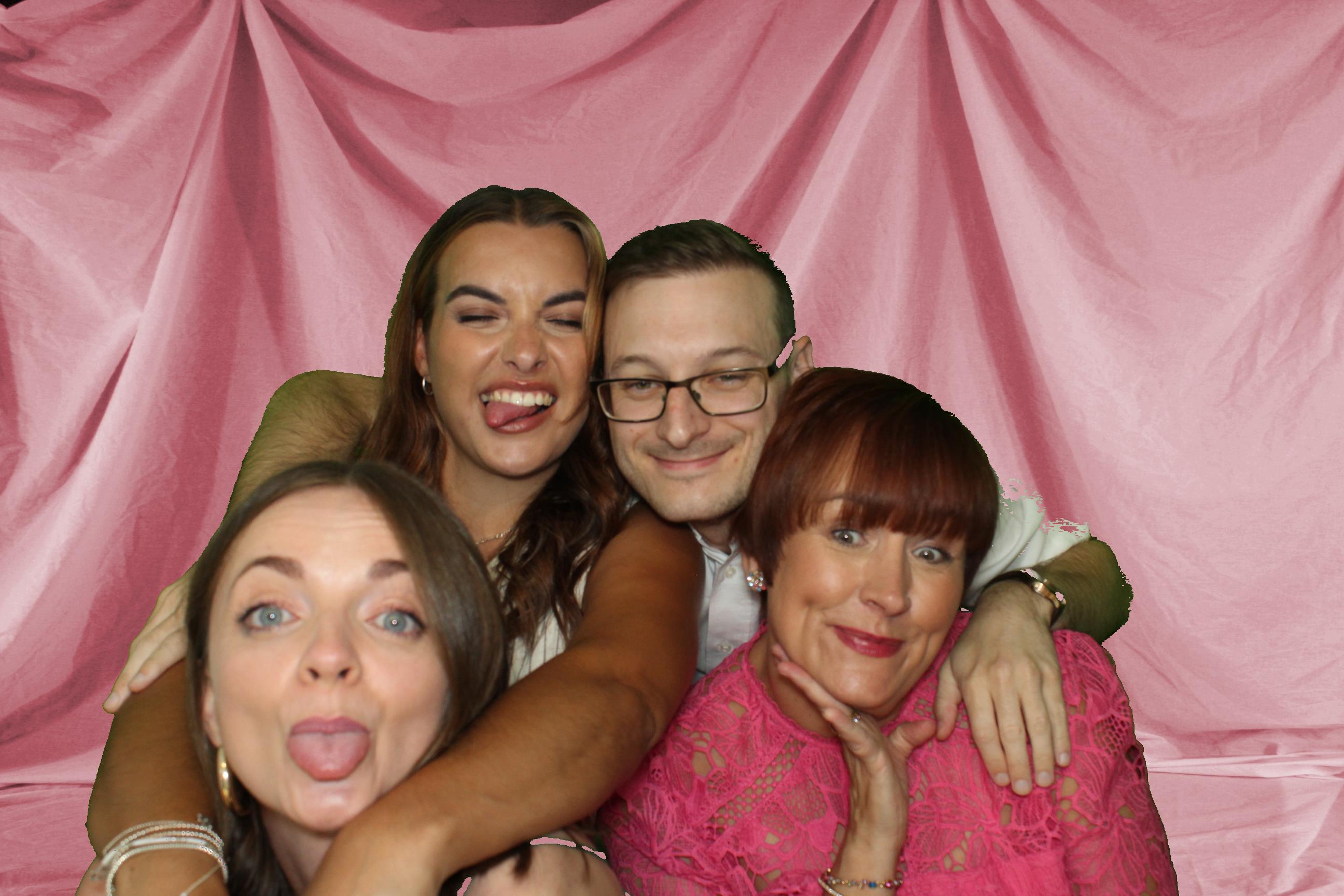 Sam & Ellie | View more photos from the event at gallery.omegaphotobooths.co.uk/u/Omega-Photobooths/Sam-Ellie