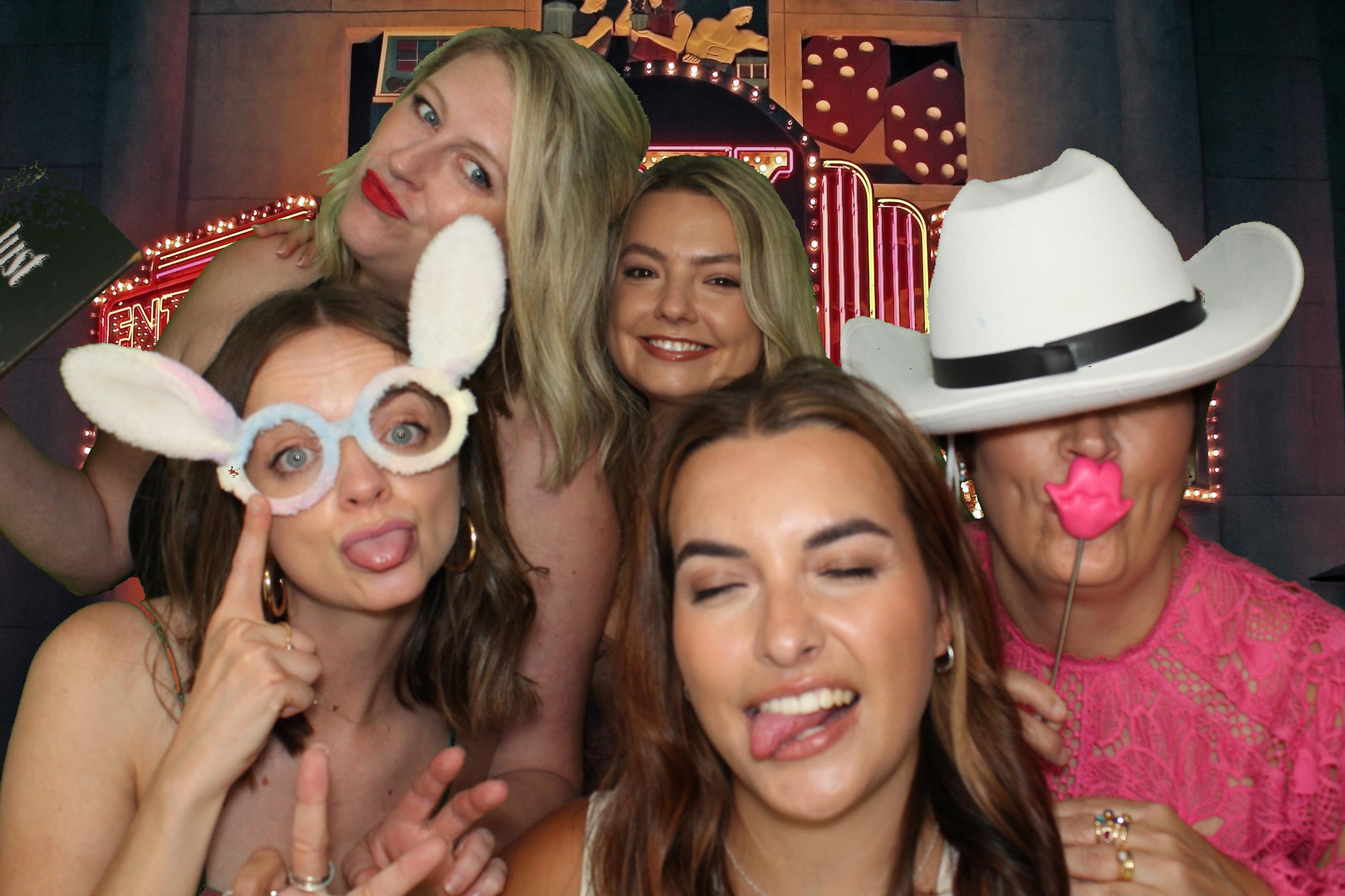 Sam & Ellie | View more photos from the event at gallery.omegaphotobooths.co.uk/u/Omega-Photobooths/Sam-Ellie