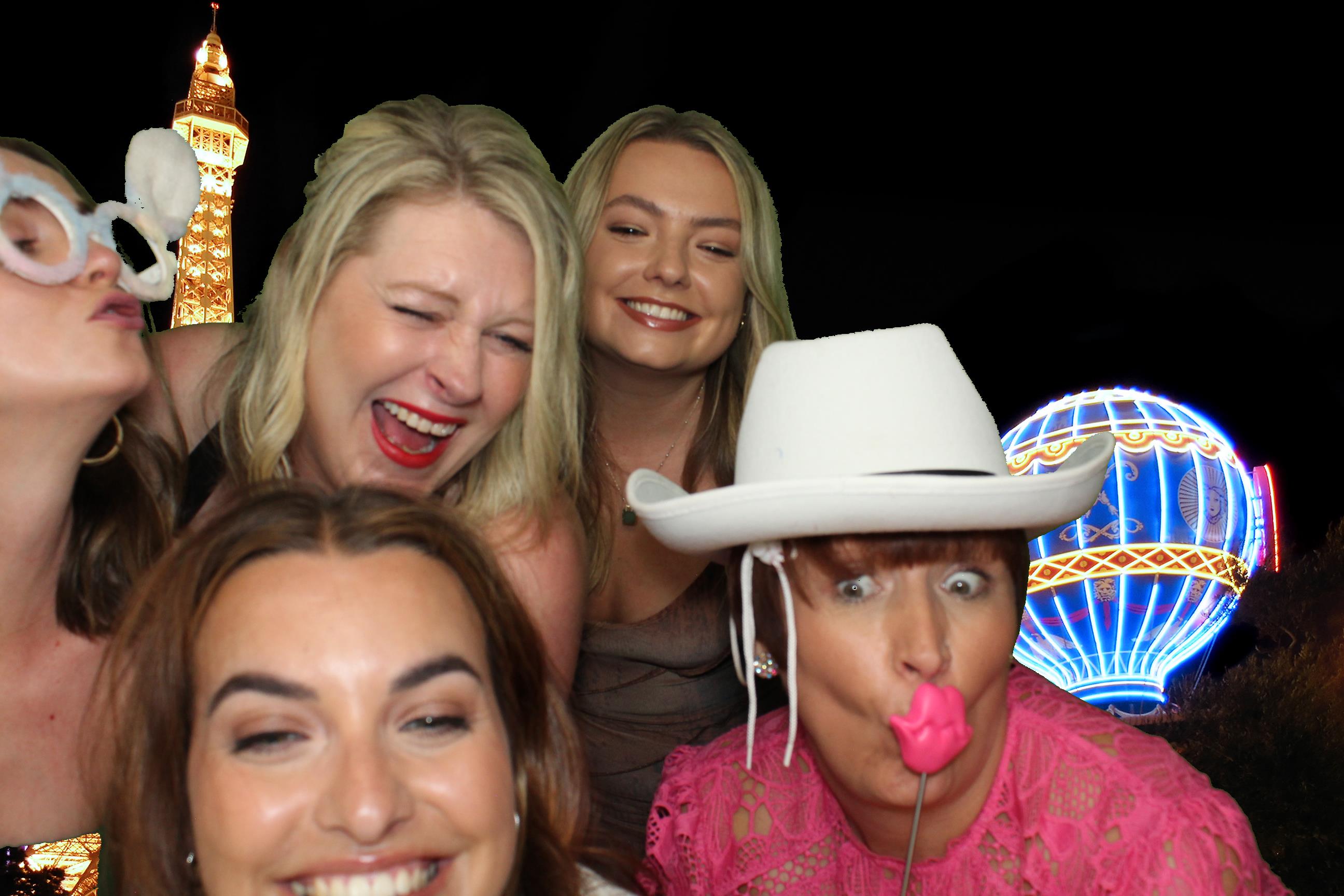 Sam & Ellie | View more photos from the event at gallery.omegaphotobooths.co.uk/u/Omega-Photobooths/Sam-Ellie