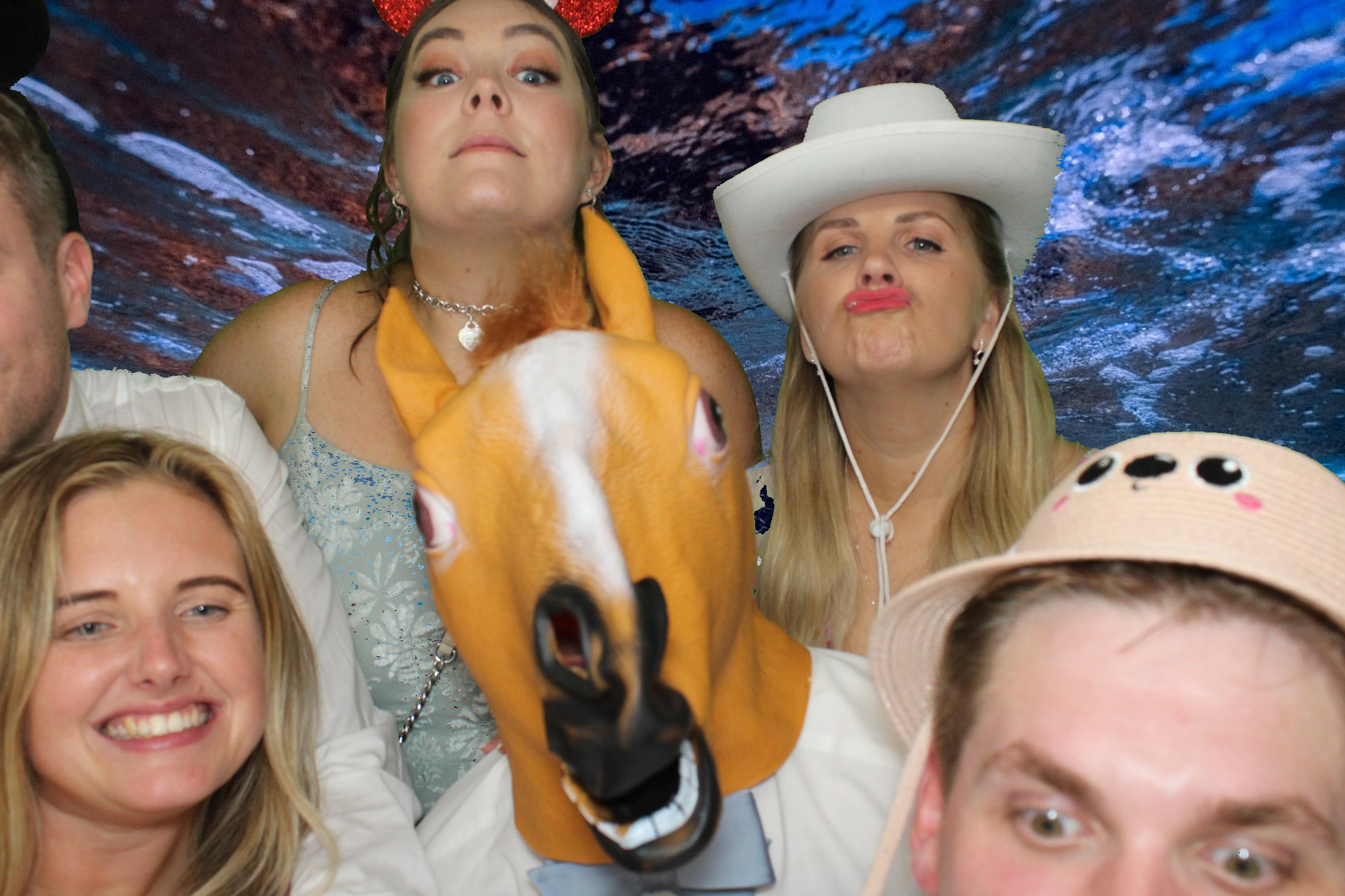 Sam & Ellie | View more photos from the event at gallery.omegaphotobooths.co.uk/u/Omega-Photobooths/Sam-Ellie