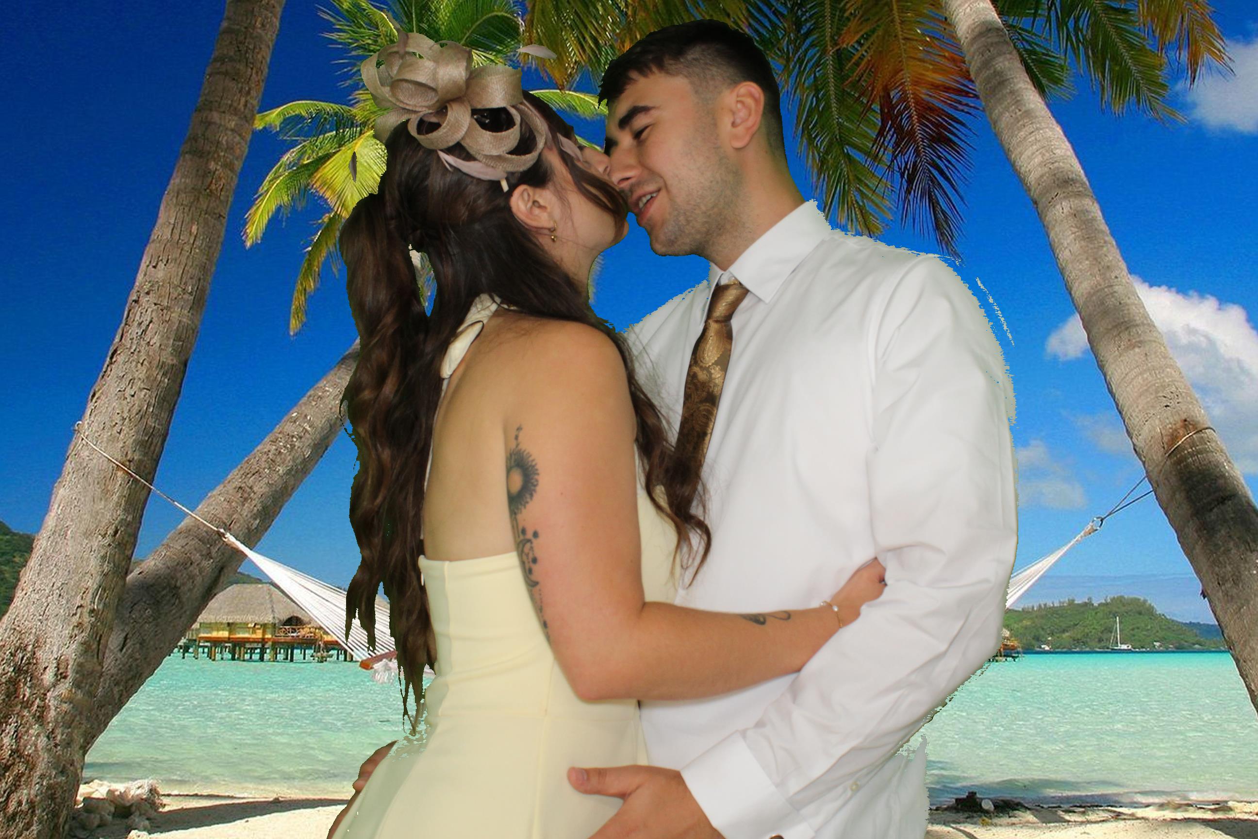 Sam & Ellie | View more photos from the event at gallery.omegaphotobooths.co.uk/u/Omega-Photobooths/Sam-Ellie