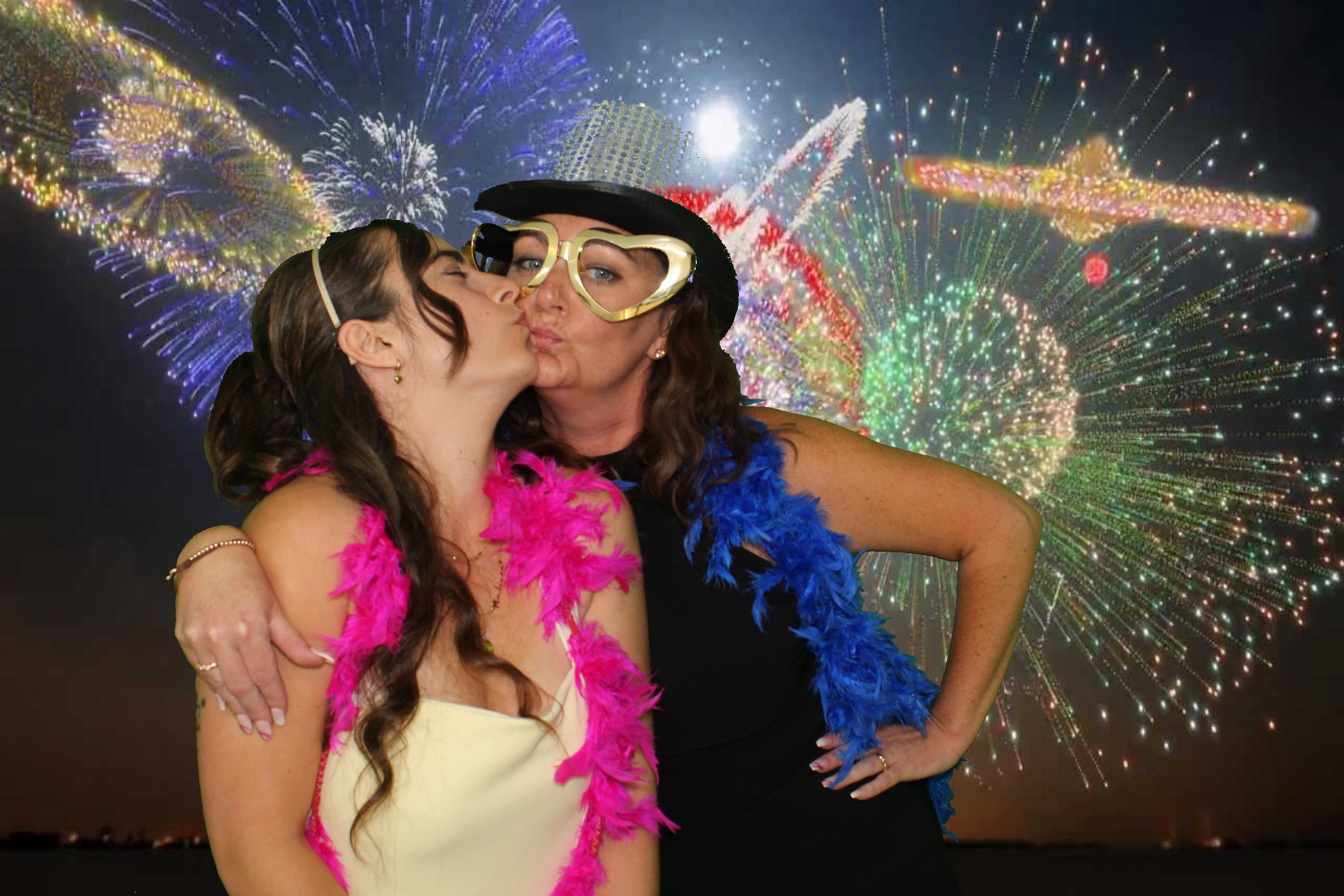 Sam & Ellie | View more photos from the event at gallery.omegaphotobooths.co.uk/u/Omega-Photobooths/Sam-Ellie