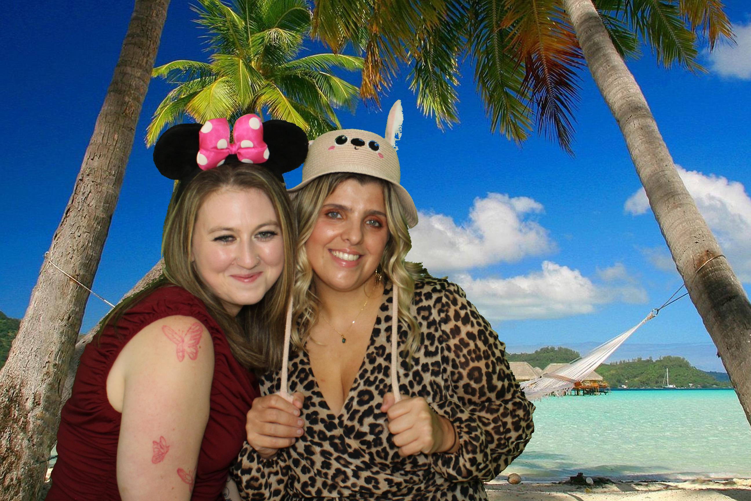 Sam & Ellie | View more photos from the event at gallery.omegaphotobooths.co.uk/u/Omega-Photobooths/Sam-Ellie