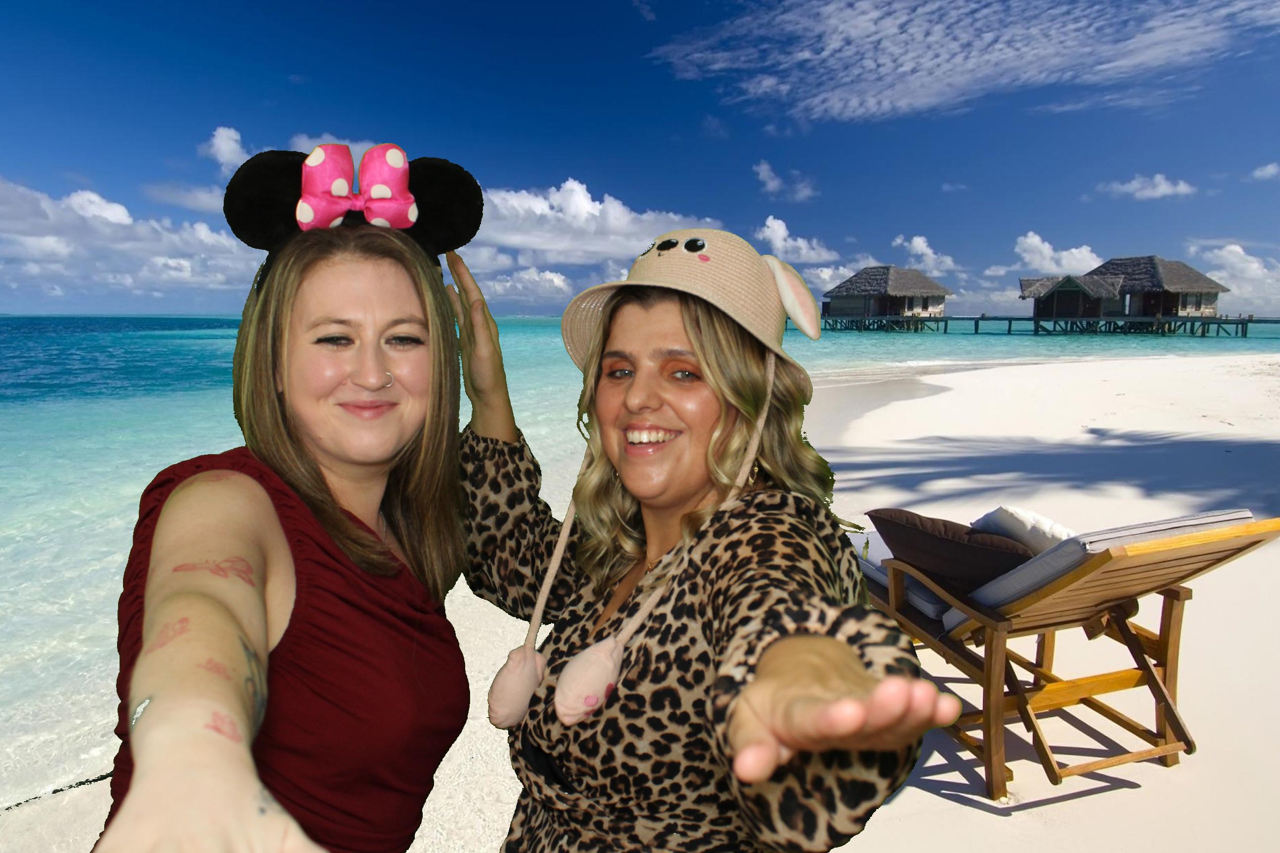 Sam & Ellie | View more photos from the event at gallery.omegaphotobooths.co.uk/u/Omega-Photobooths/Sam-Ellie