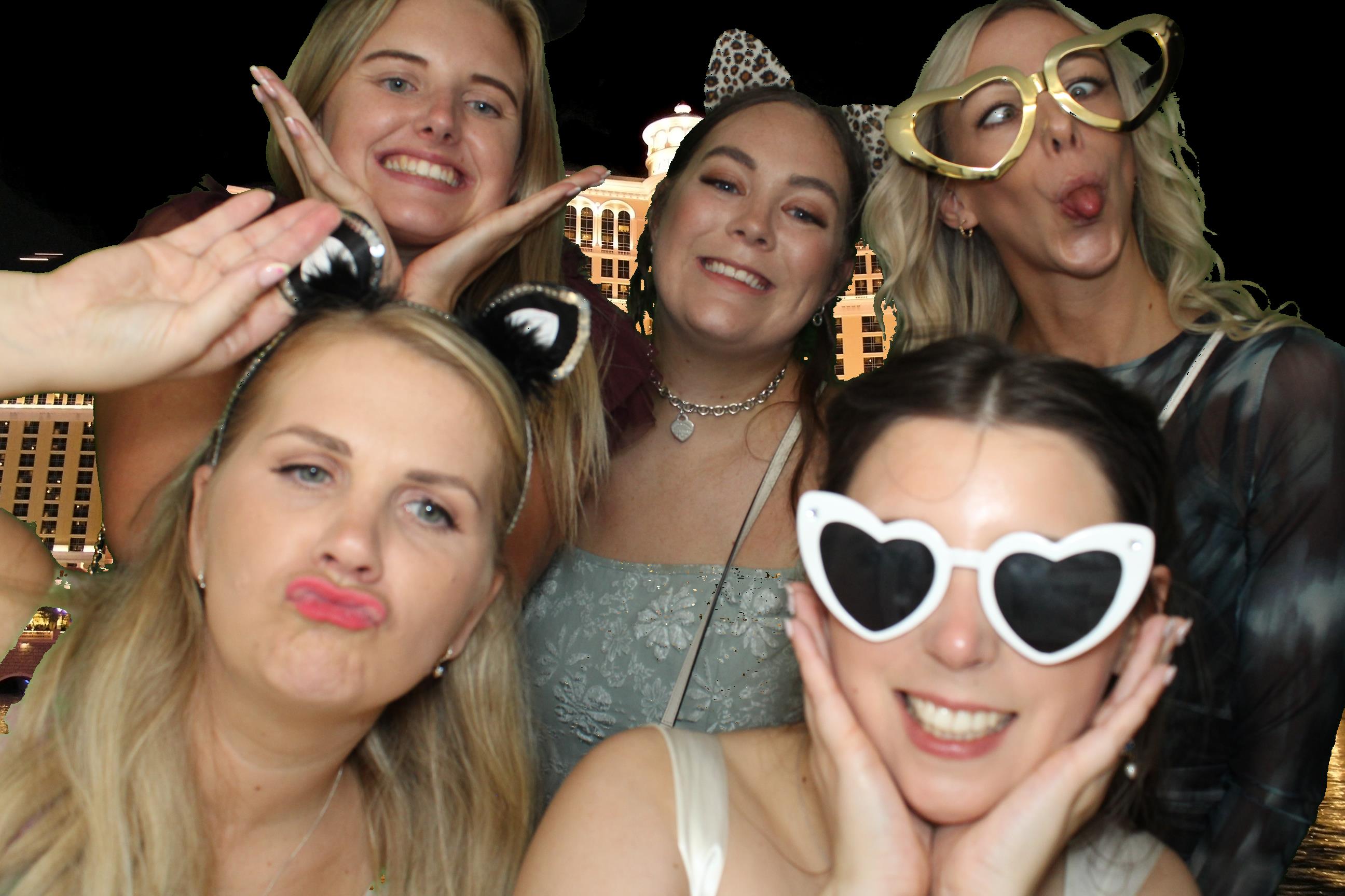 Sam & Ellie | View more photos from the event at gallery.omegaphotobooths.co.uk/u/Omega-Photobooths/Sam-Ellie