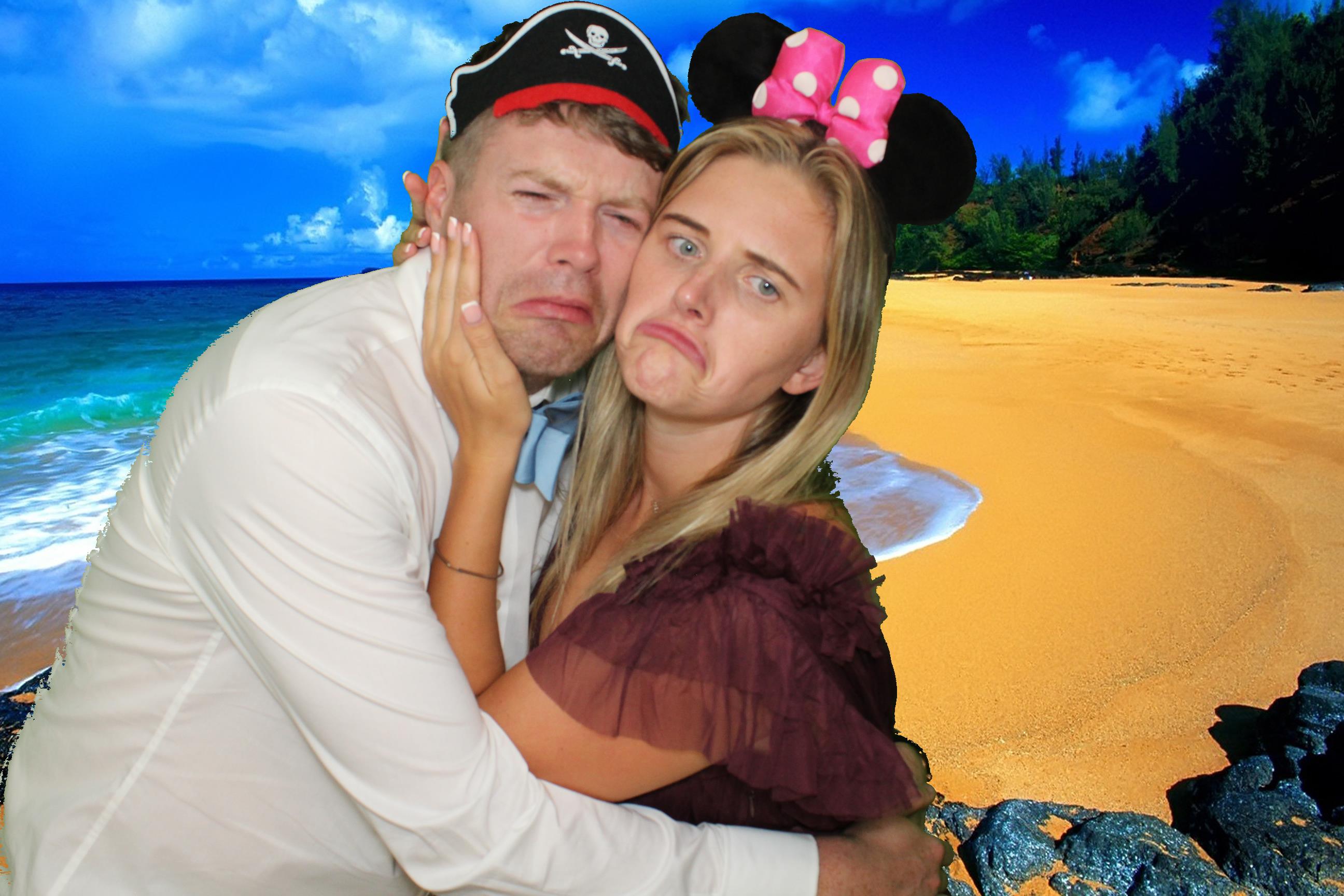 Sam & Ellie | View more photos from the event at gallery.omegaphotobooths.co.uk/u/Omega-Photobooths/Sam-Ellie
