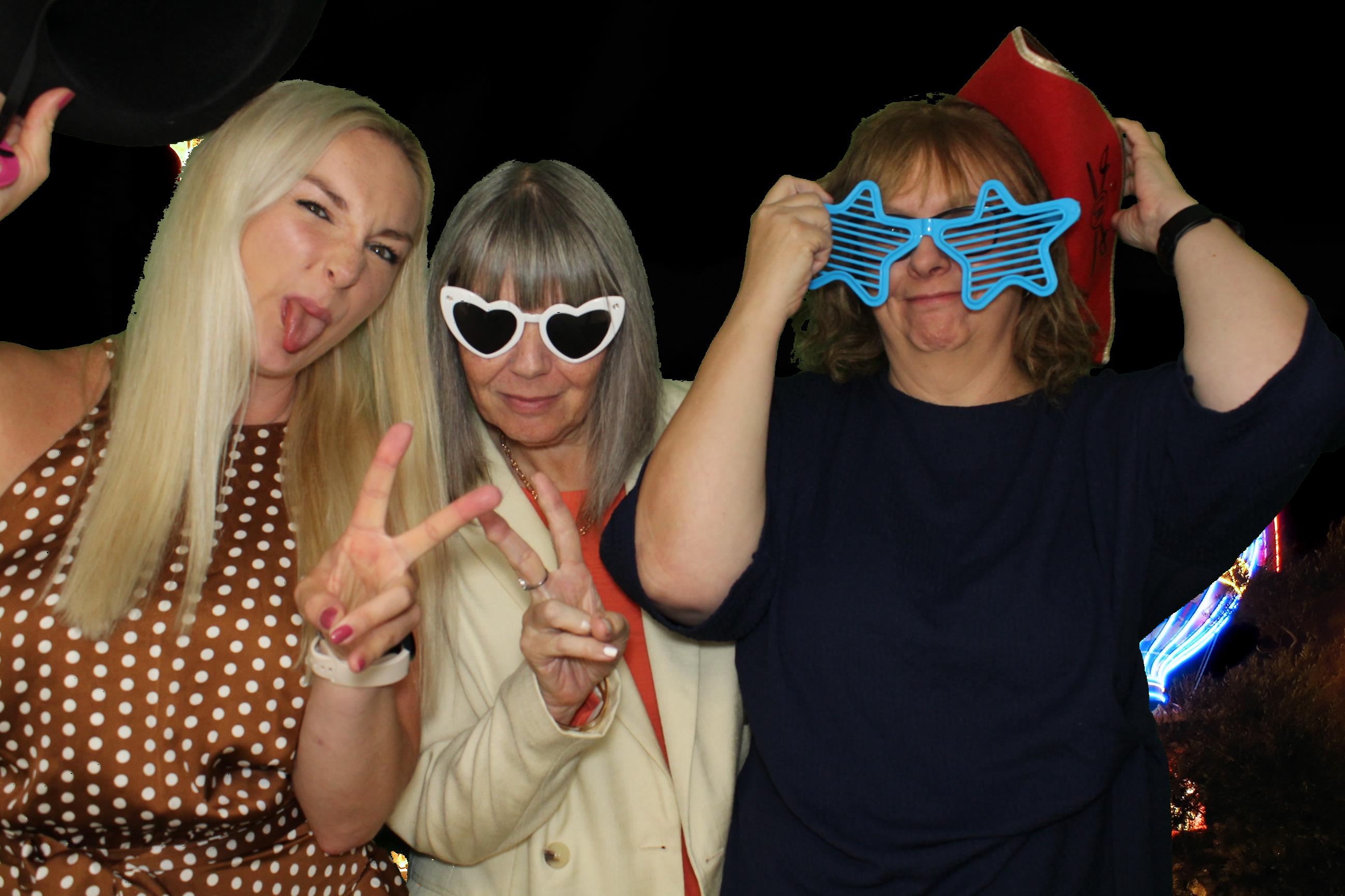 Sam & Ellie | View more photos from the event at gallery.omegaphotobooths.co.uk/u/Omega-Photobooths/Sam-Ellie