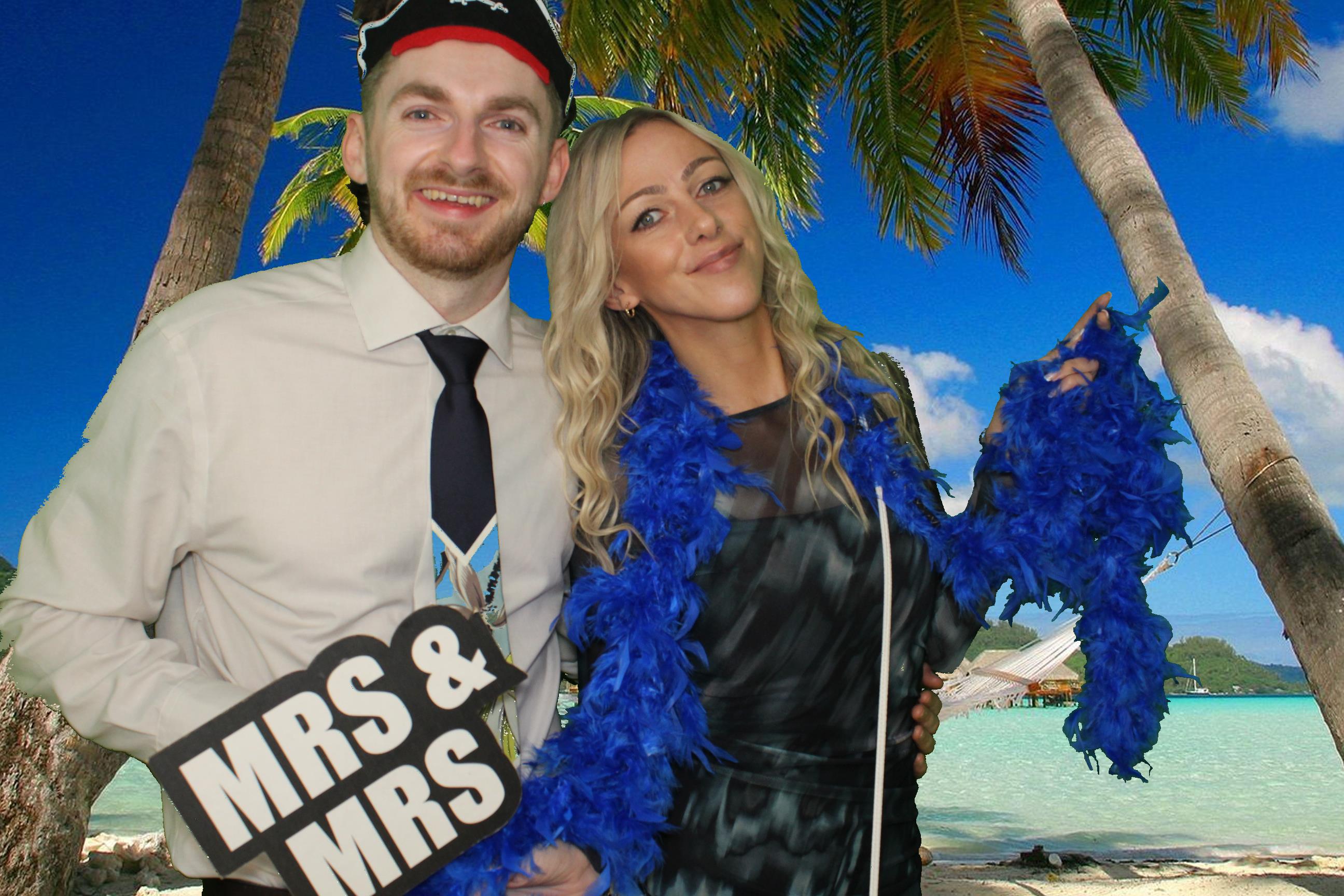 Sam & Ellie | View more photos from the event at gallery.omegaphotobooths.co.uk/u/Omega-Photobooths/Sam-Ellie