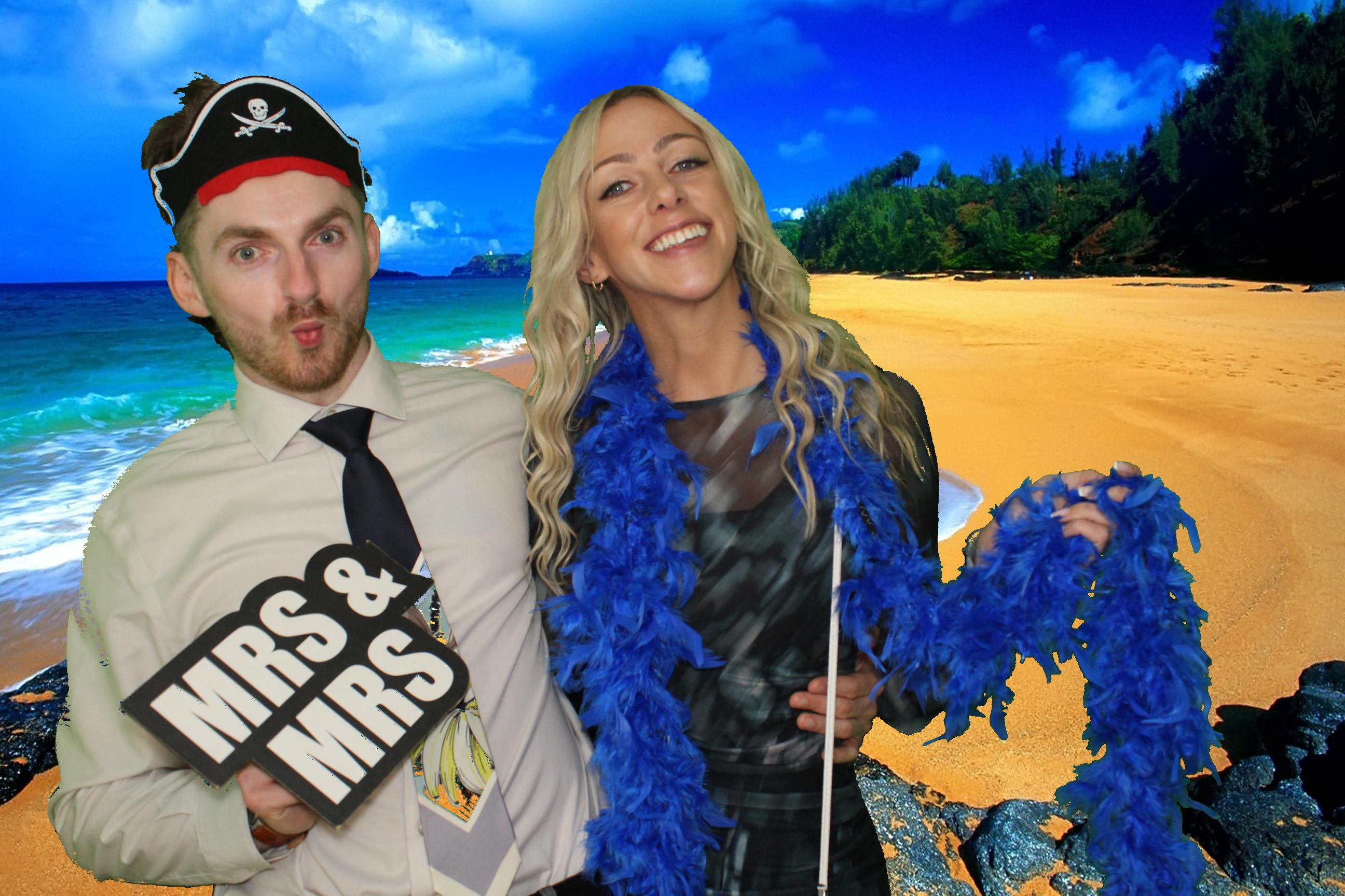Sam & Ellie | View more photos from the event at gallery.omegaphotobooths.co.uk/u/Omega-Photobooths/Sam-Ellie