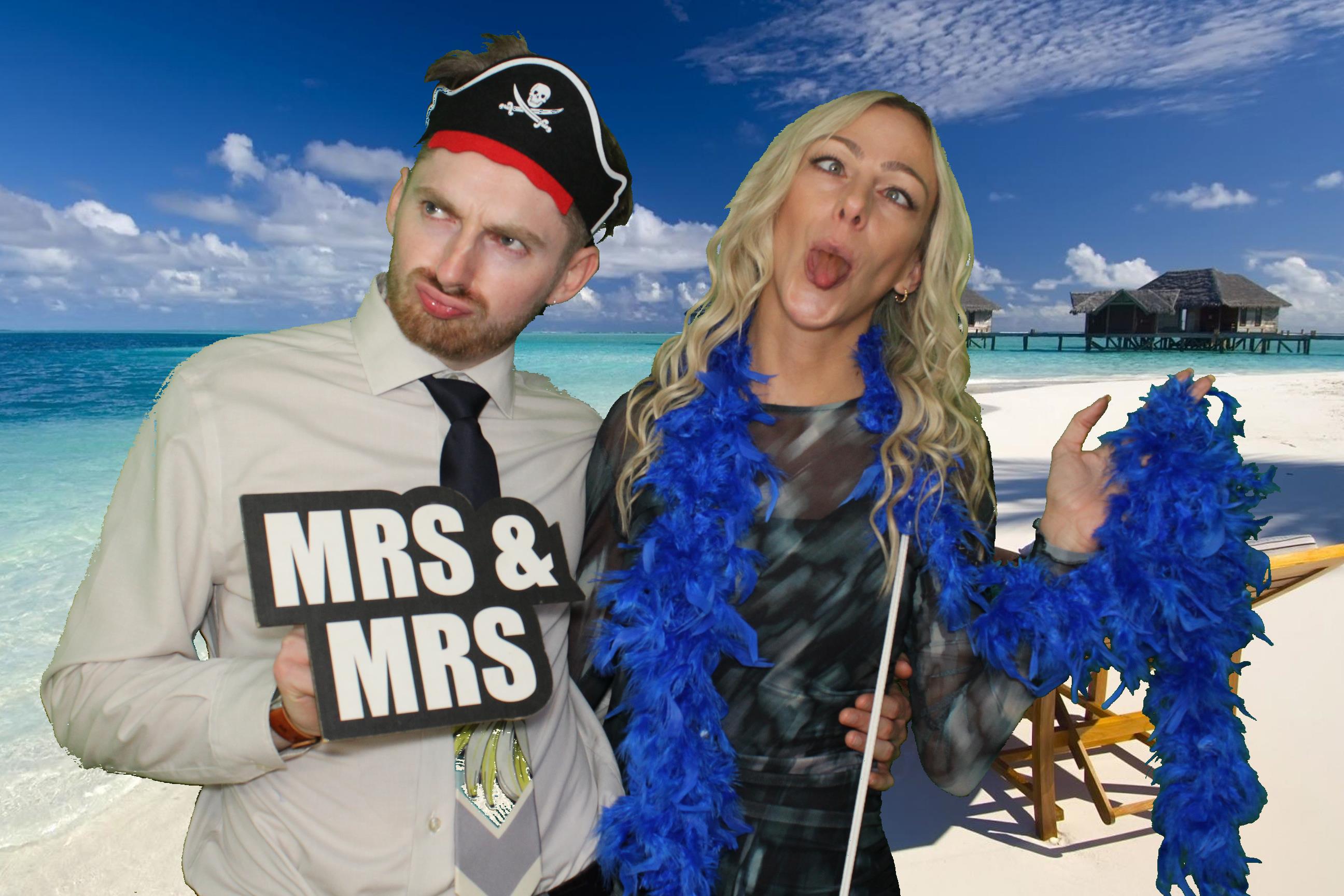 Sam & Ellie | View more photos from the event at gallery.omegaphotobooths.co.uk/u/Omega-Photobooths/Sam-Ellie