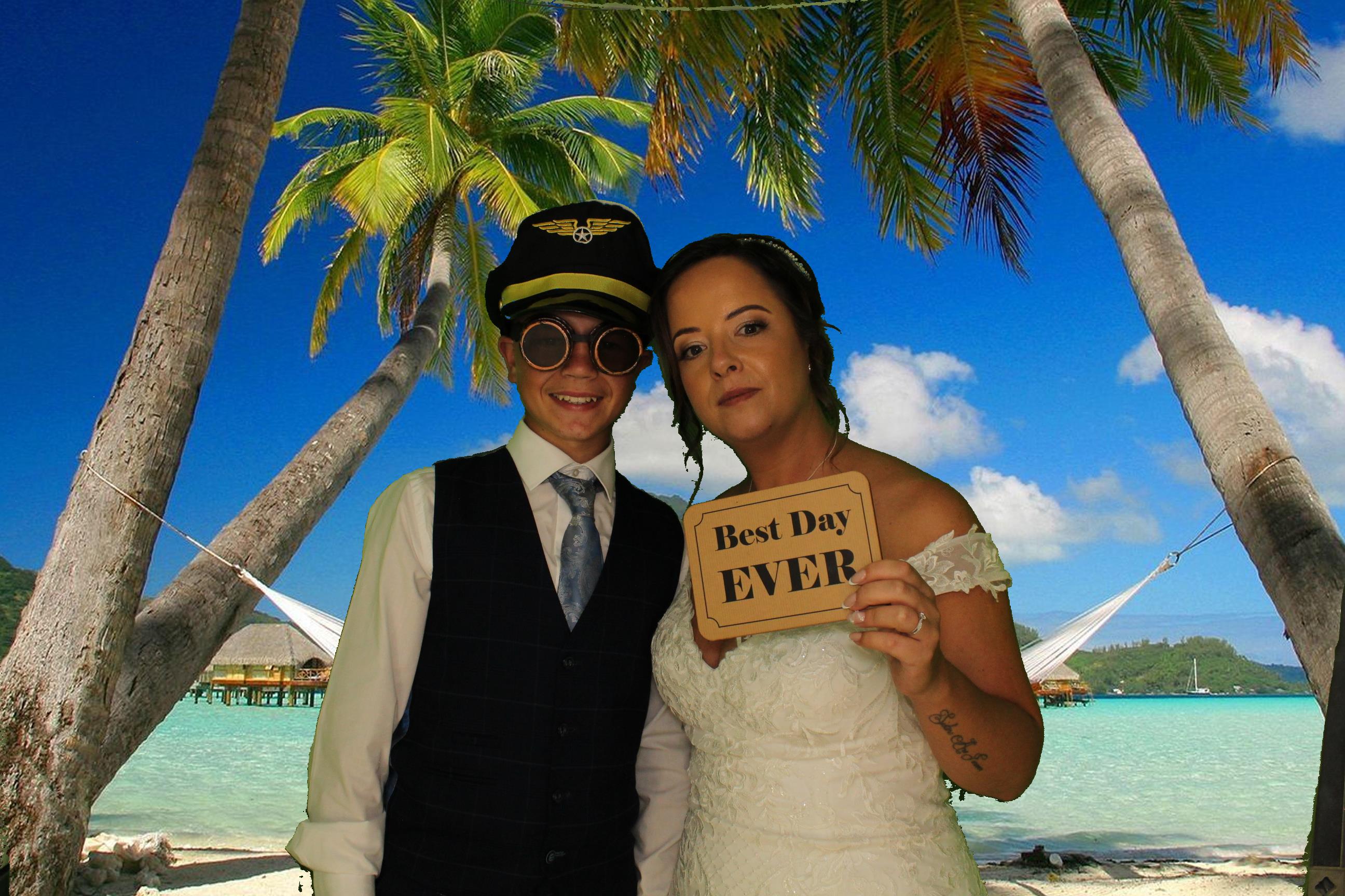 Sarah & James Wedding | View more photos from the event at gallery.omegaphotobooths.co.uk/u/Omega-Photobooths/Sarah-James-Wedding