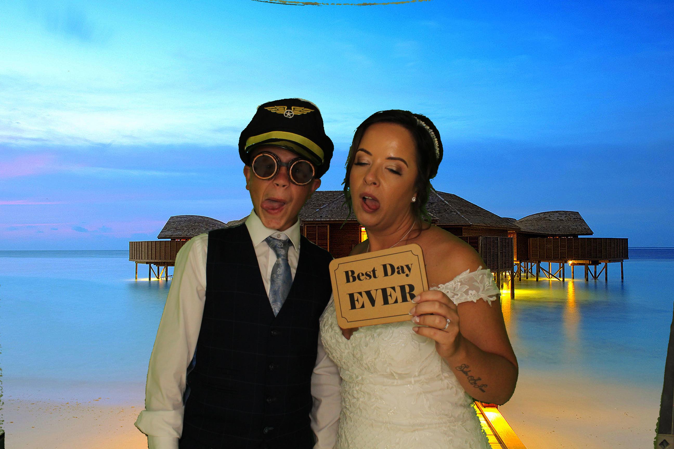 Sarah & James Wedding | View more photos from the event at gallery.omegaphotobooths.co.uk/u/Omega-Photobooths/Sarah-James-Wedding