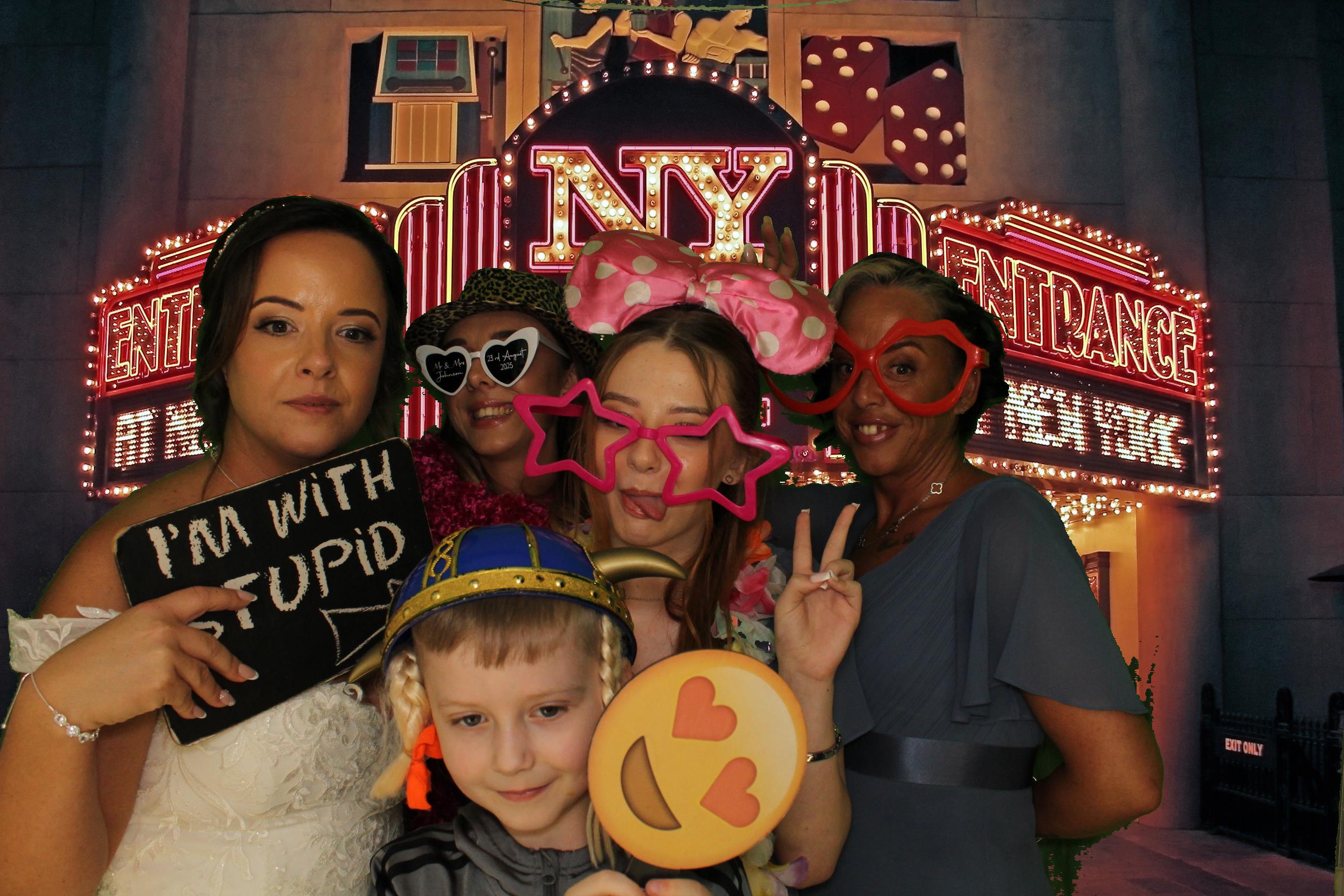 Sarah & James Wedding | View more photos from the event at gallery.omegaphotobooths.co.uk/u/Omega-Photobooths/Sarah-James-Wedding