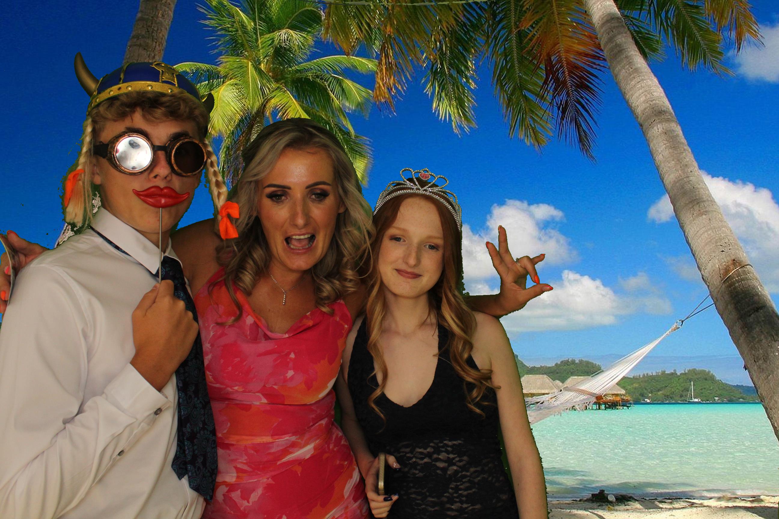 Sarah & James Wedding | View more photos from the event at gallery.omegaphotobooths.co.uk/u/Omega-Photobooths/Sarah-James-Wedding