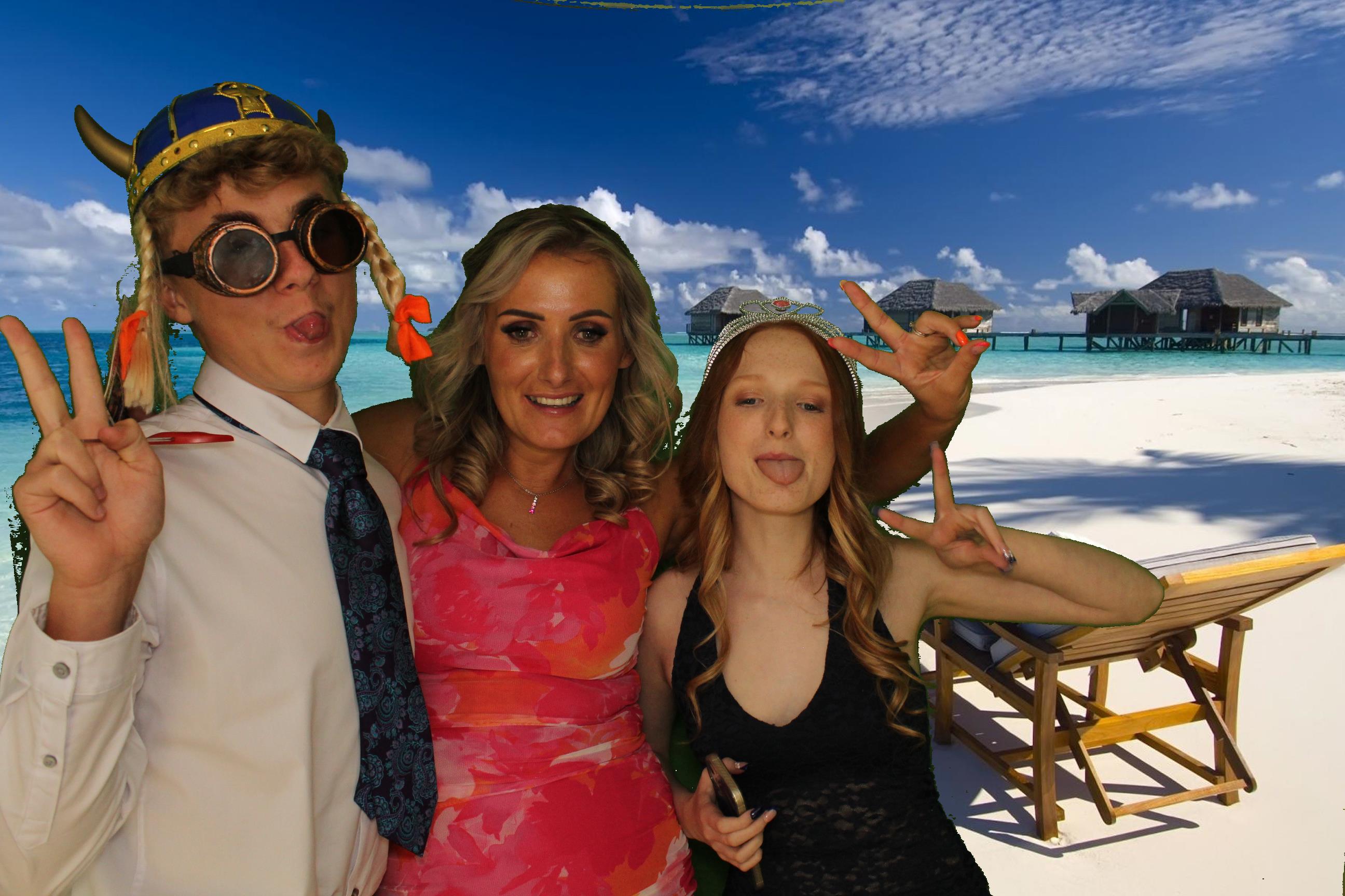 Sarah & James Wedding | View more photos from the event at gallery.omegaphotobooths.co.uk/u/Omega-Photobooths/Sarah-James-Wedding