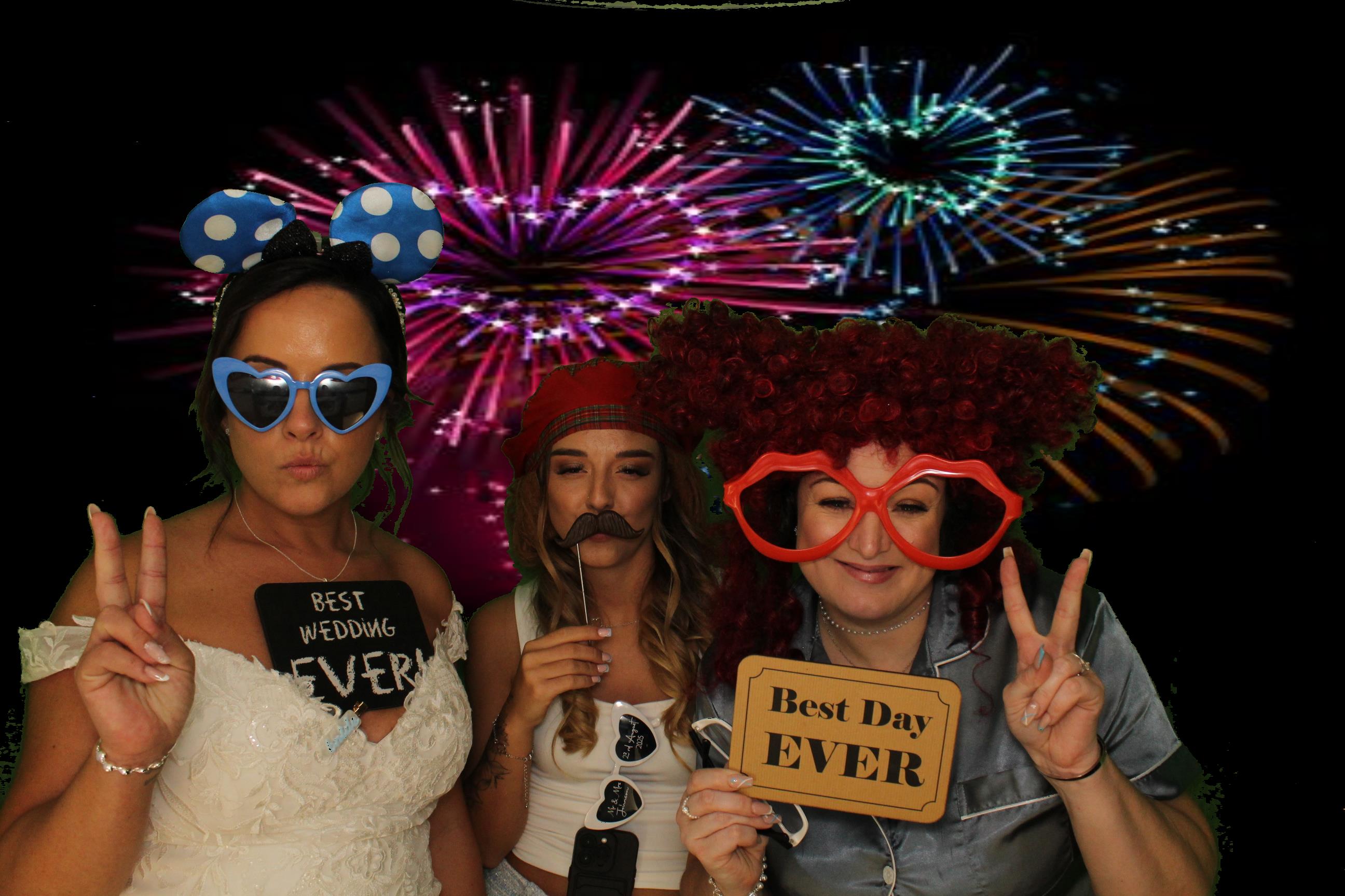 Sarah & James Wedding | View more photos from the event at gallery.omegaphotobooths.co.uk/u/Omega-Photobooths/Sarah-James-Wedding
