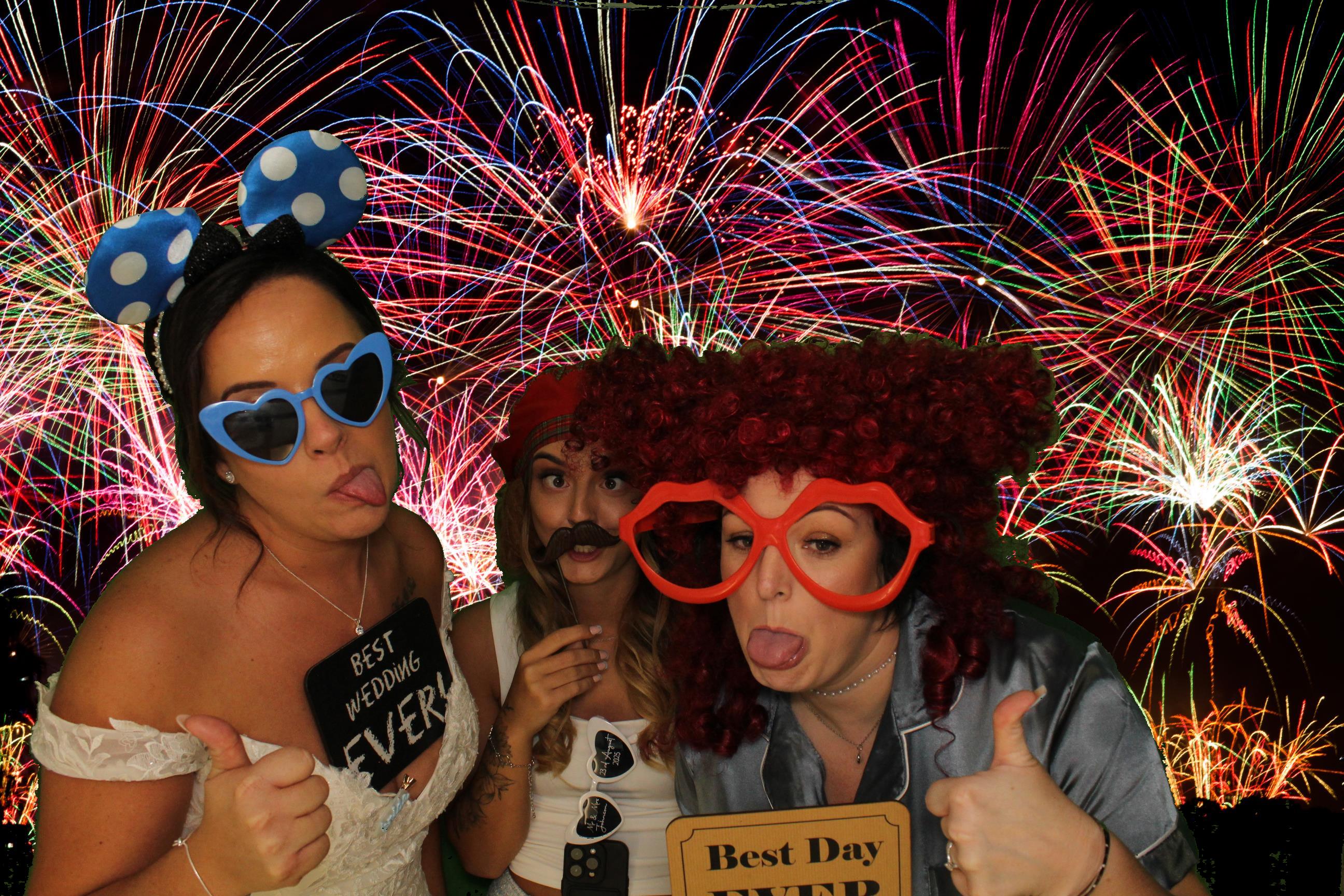 Sarah & James Wedding | View more photos from the event at gallery.omegaphotobooths.co.uk/u/Omega-Photobooths/Sarah-James-Wedding