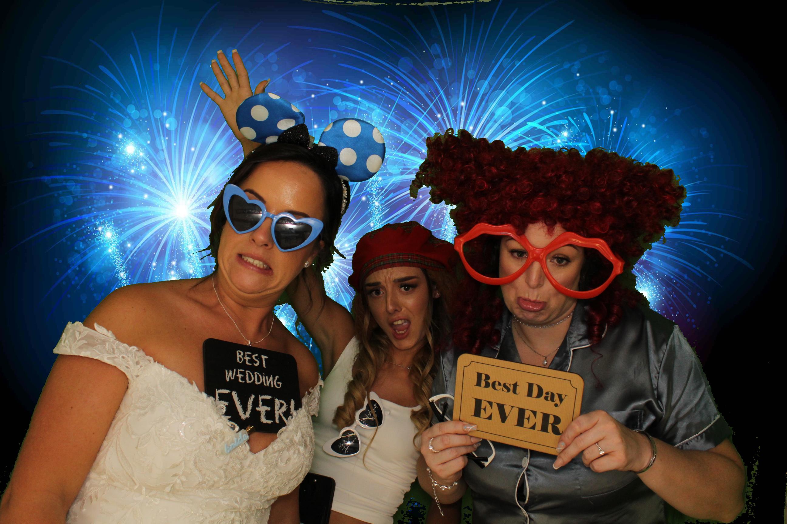 Sarah & James Wedding | View more photos from the event at gallery.omegaphotobooths.co.uk/u/Omega-Photobooths/Sarah-James-Wedding