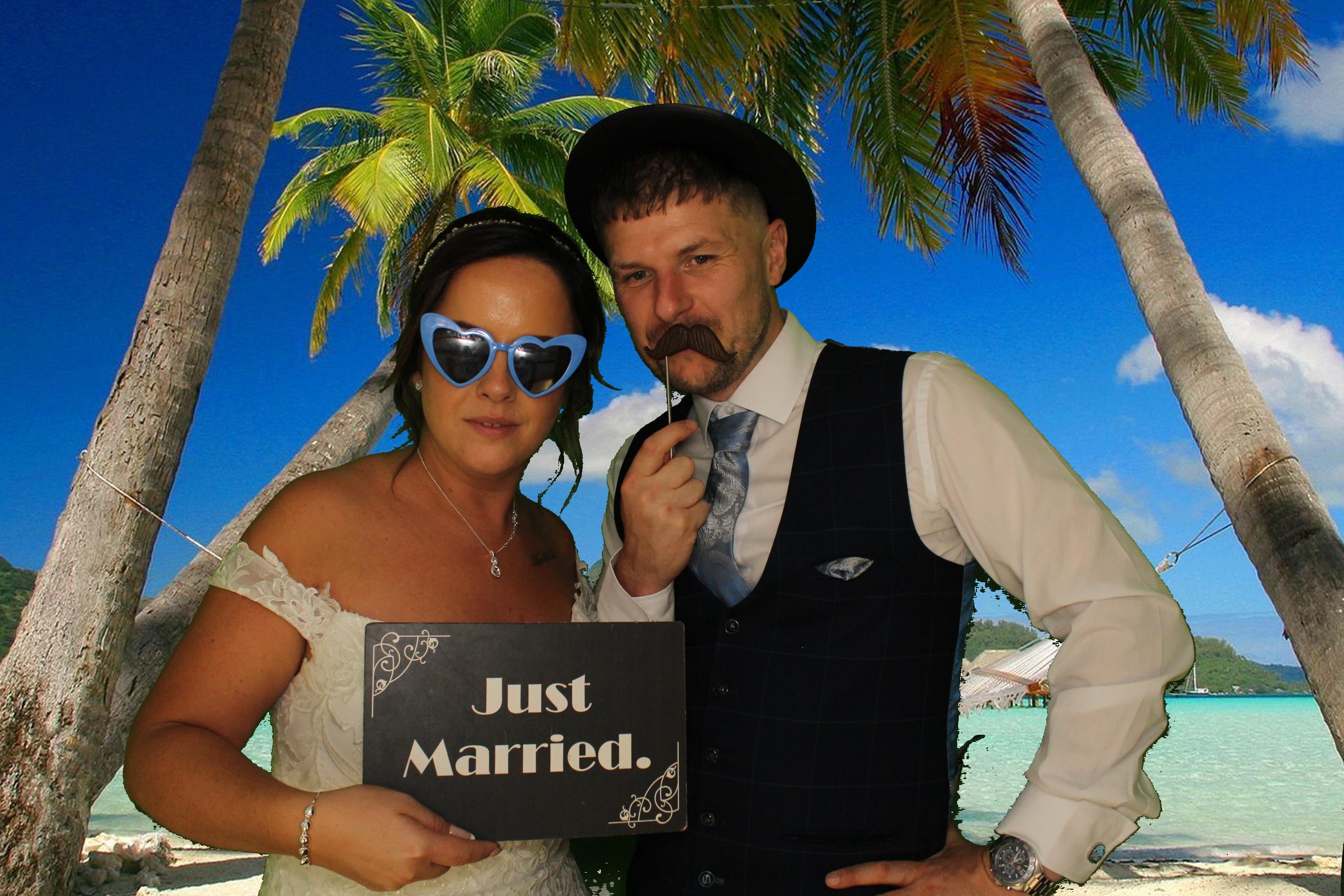 Sarah & James Wedding | View more photos from the event at gallery.omegaphotobooths.co.uk/u/Omega-Photobooths/Sarah-James-Wedding