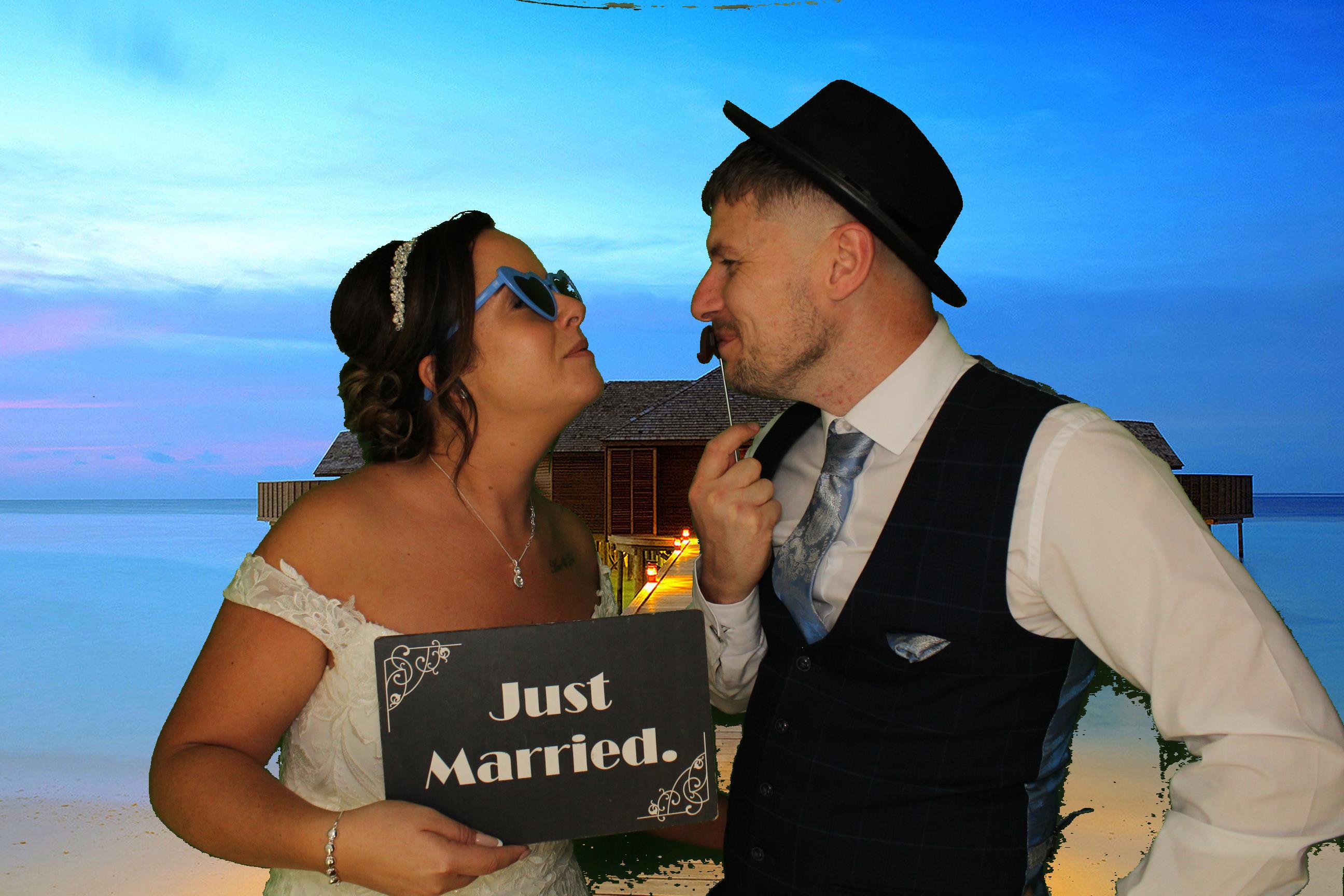 Sarah & James Wedding | View more photos from the event at gallery.omegaphotobooths.co.uk/u/Omega-Photobooths/Sarah-James-Wedding