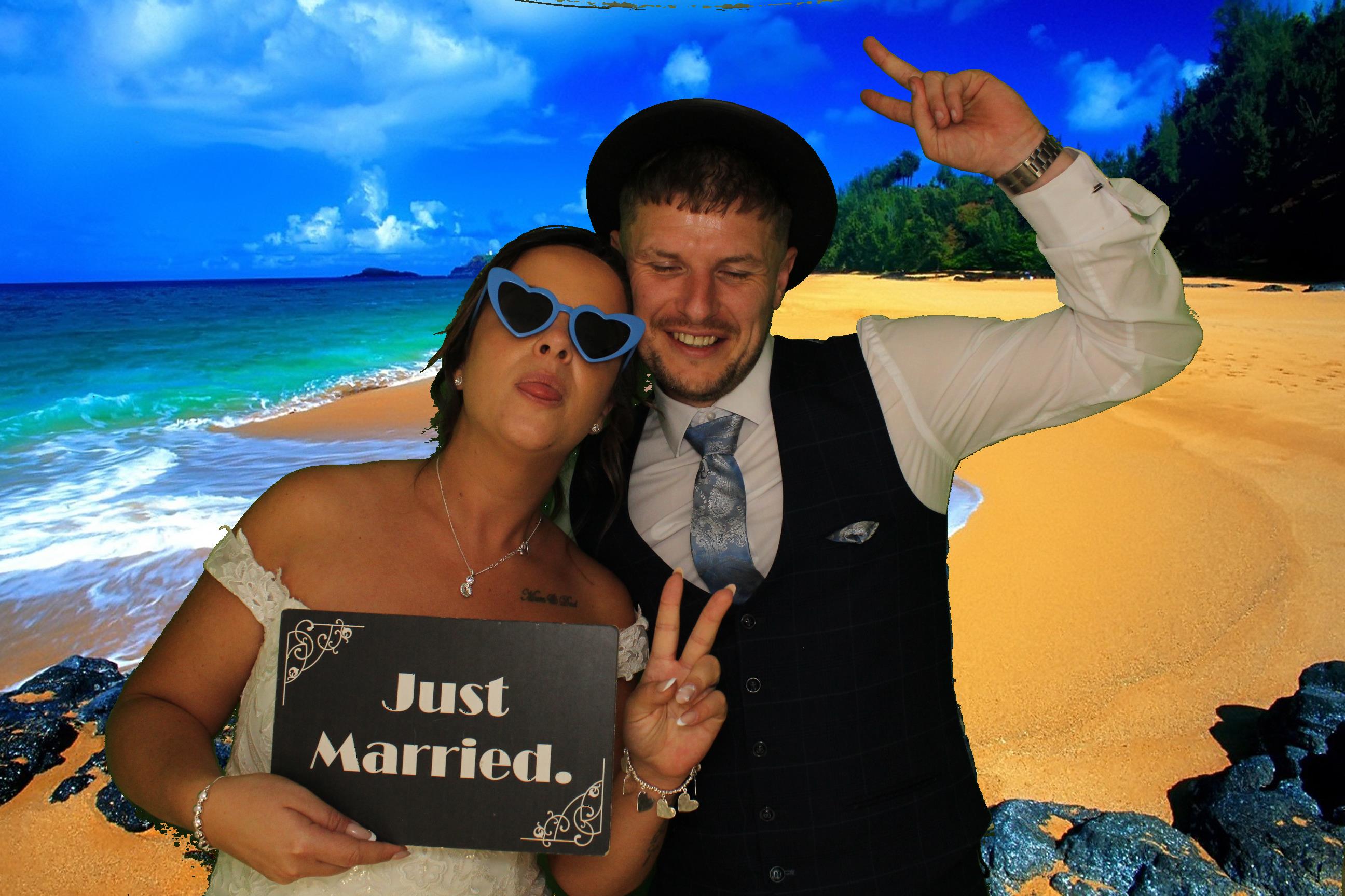 Sarah & James Wedding | View more photos from the event at gallery.omegaphotobooths.co.uk/u/Omega-Photobooths/Sarah-James-Wedding