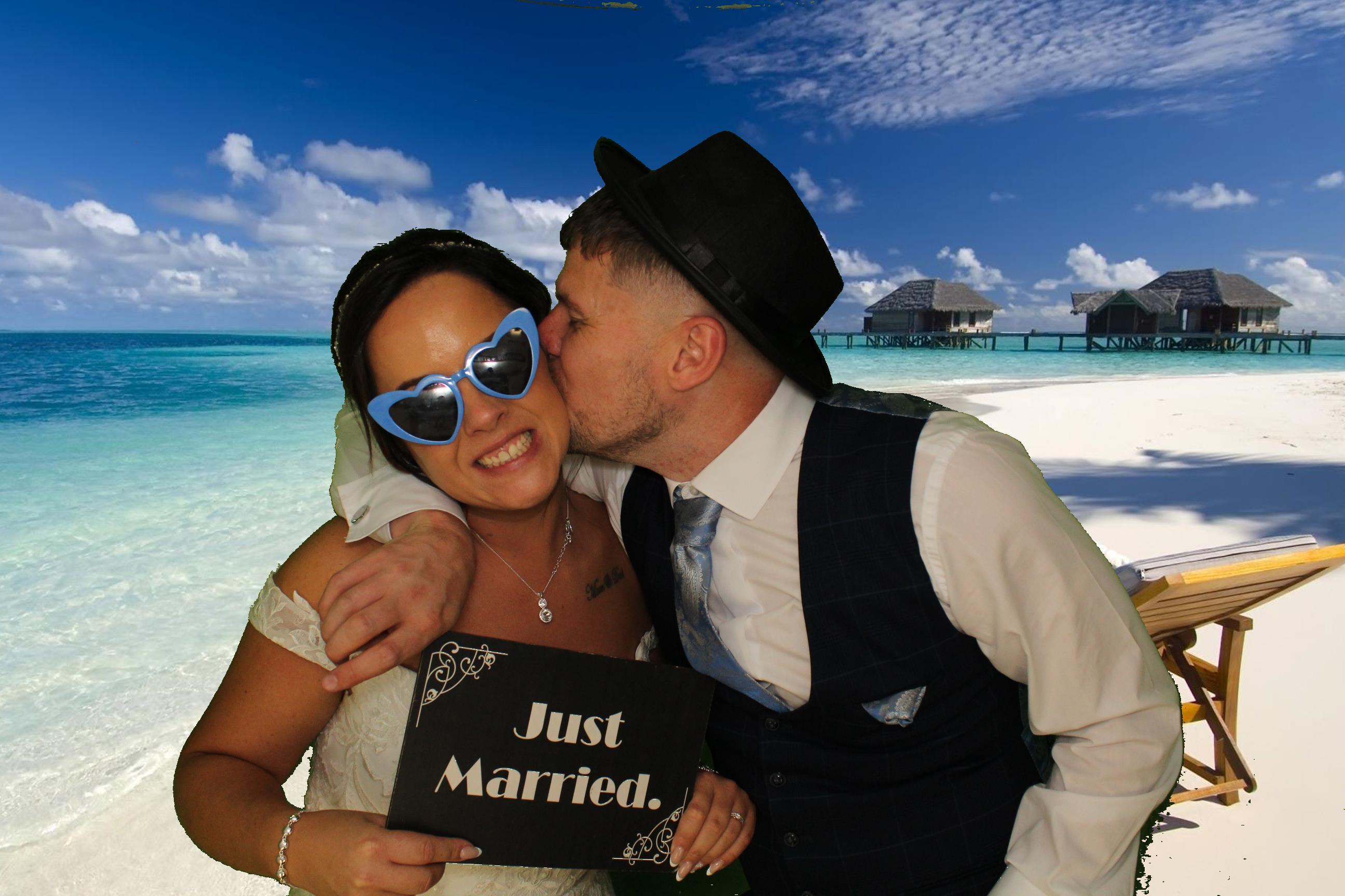 Sarah & James Wedding | View more photos from the event at gallery.omegaphotobooths.co.uk/u/Omega-Photobooths/Sarah-James-Wedding