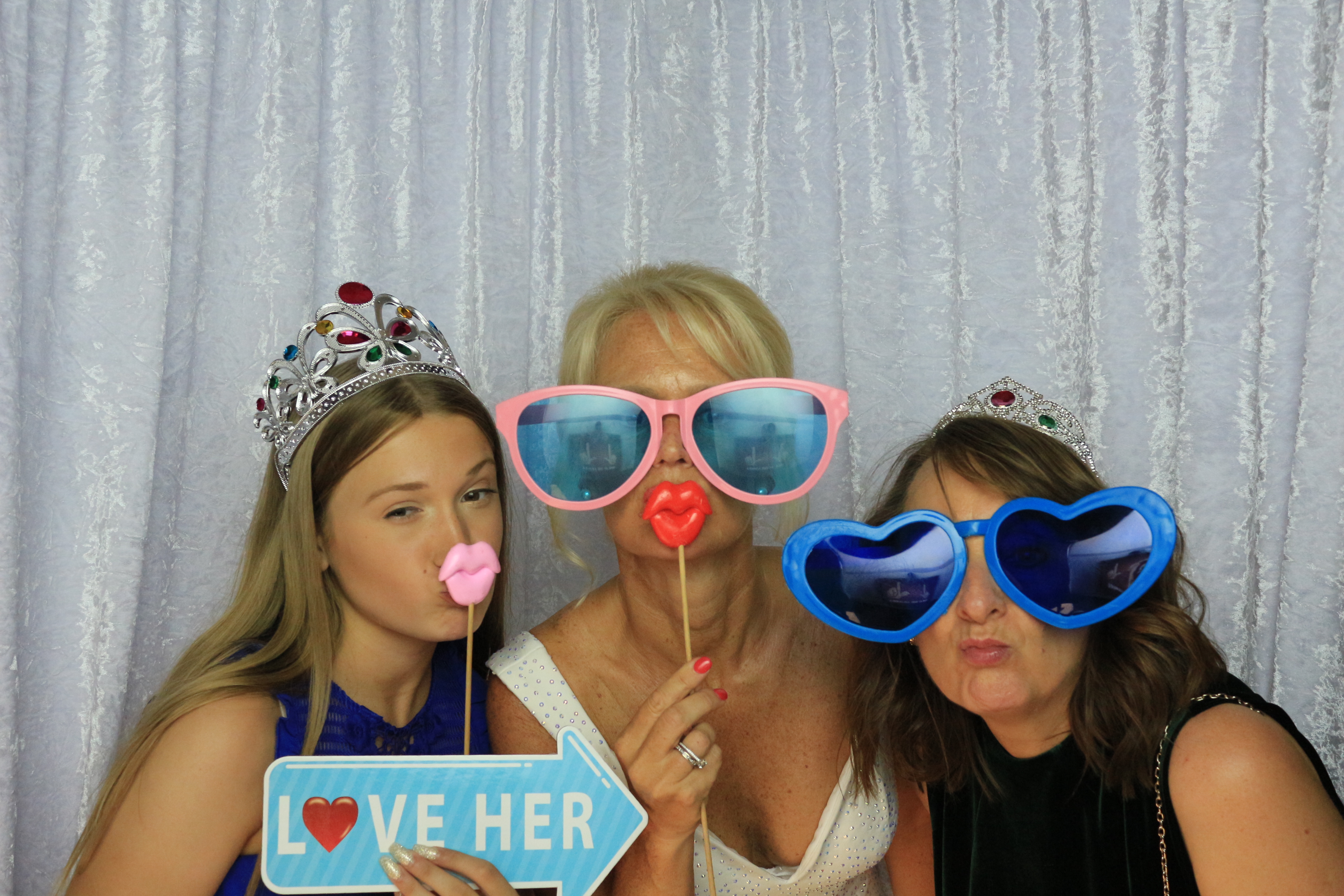 Lesley & David's Wedding | View more photos from the event at gallery.partydelightsphotobooth.co.uk/u/PartyDelightsPhotoBooth/Lesley-Davids-Wedding