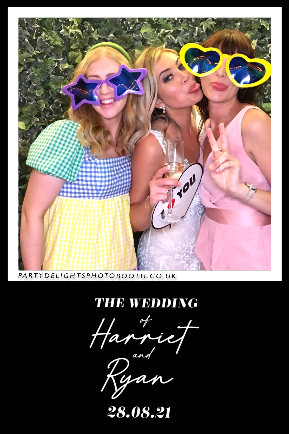 Ryan and Harriet's Wedding | View more photos from the event at gallery.partydelightsphotobooth.co.uk/u/PartyDelightsPhotoBooth/Ryan-and-Harriets-Wedding