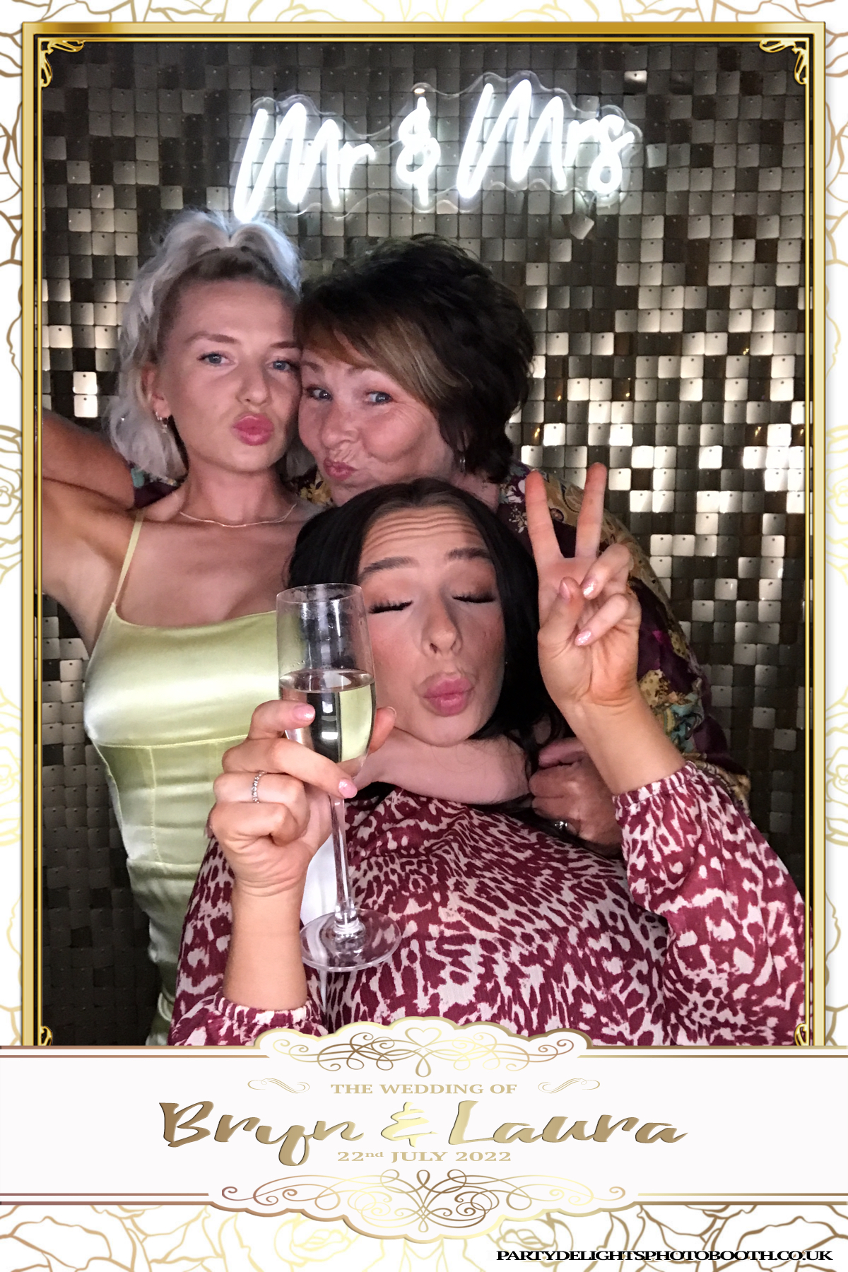 Bryn and Laura’s Wedding | View more photos from the event at gallery.partydelightsphotobooth.co.uk/u/PartyDelightsPhotoBooth/Bryn-and-Laura’s-Wedding
