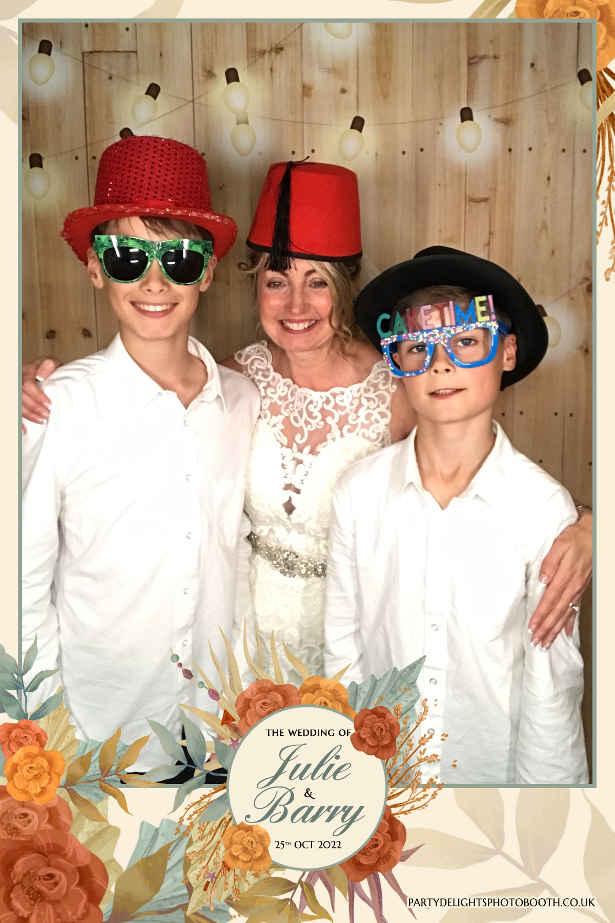 Julie & Barry's Wedding | View more photos from the event at gallery.partydelightsphotobooth.co.uk/u/PartyDelightsPhotoBooth/Julie-Barrys-Wedding