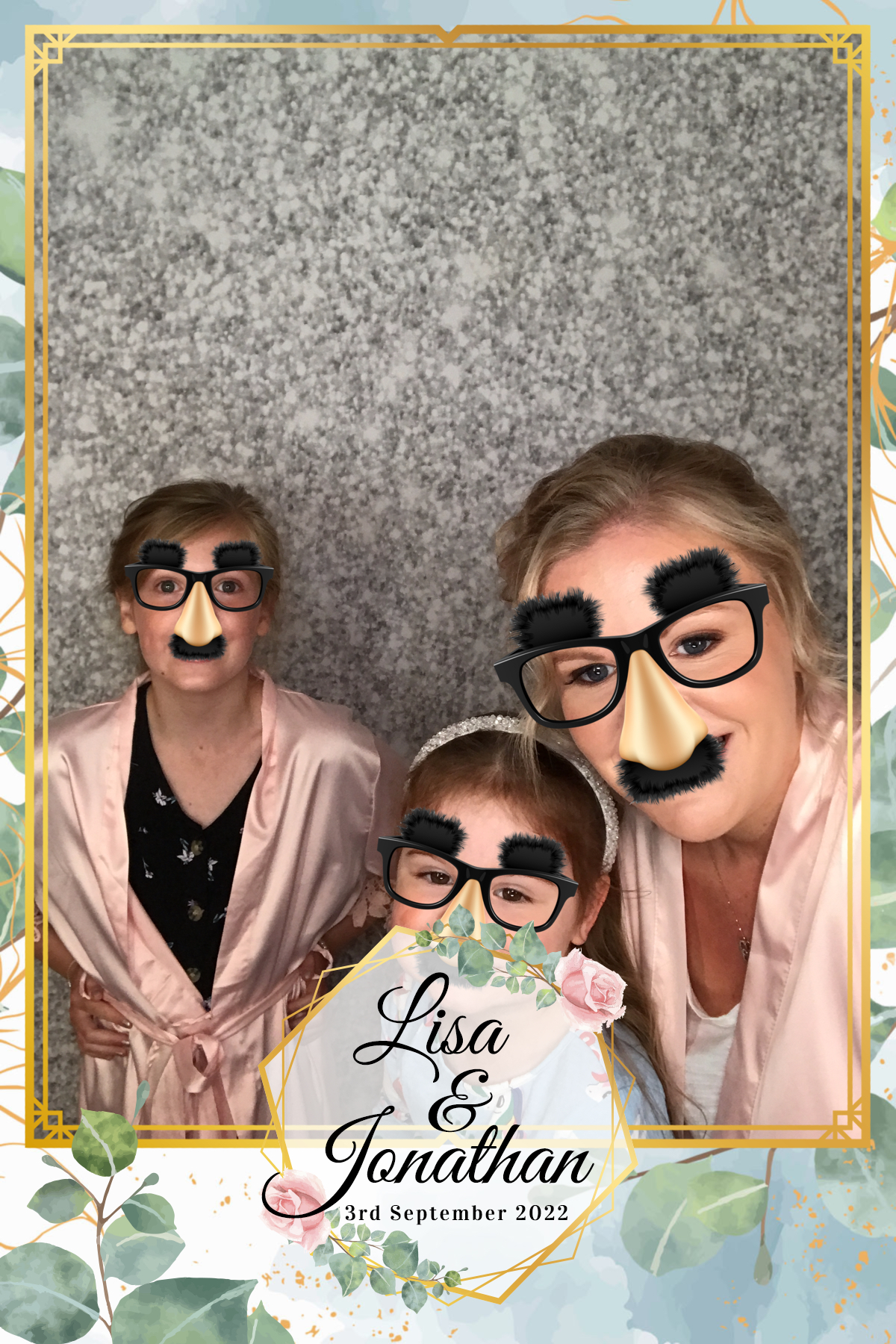 Lisa & Jonathan’s wedding | View more photos from the event at gallery.partydelightsphotobooth.co.uk/u/PartyDelightsPhotoBooth/Lisa-Jonathan’s-wedding