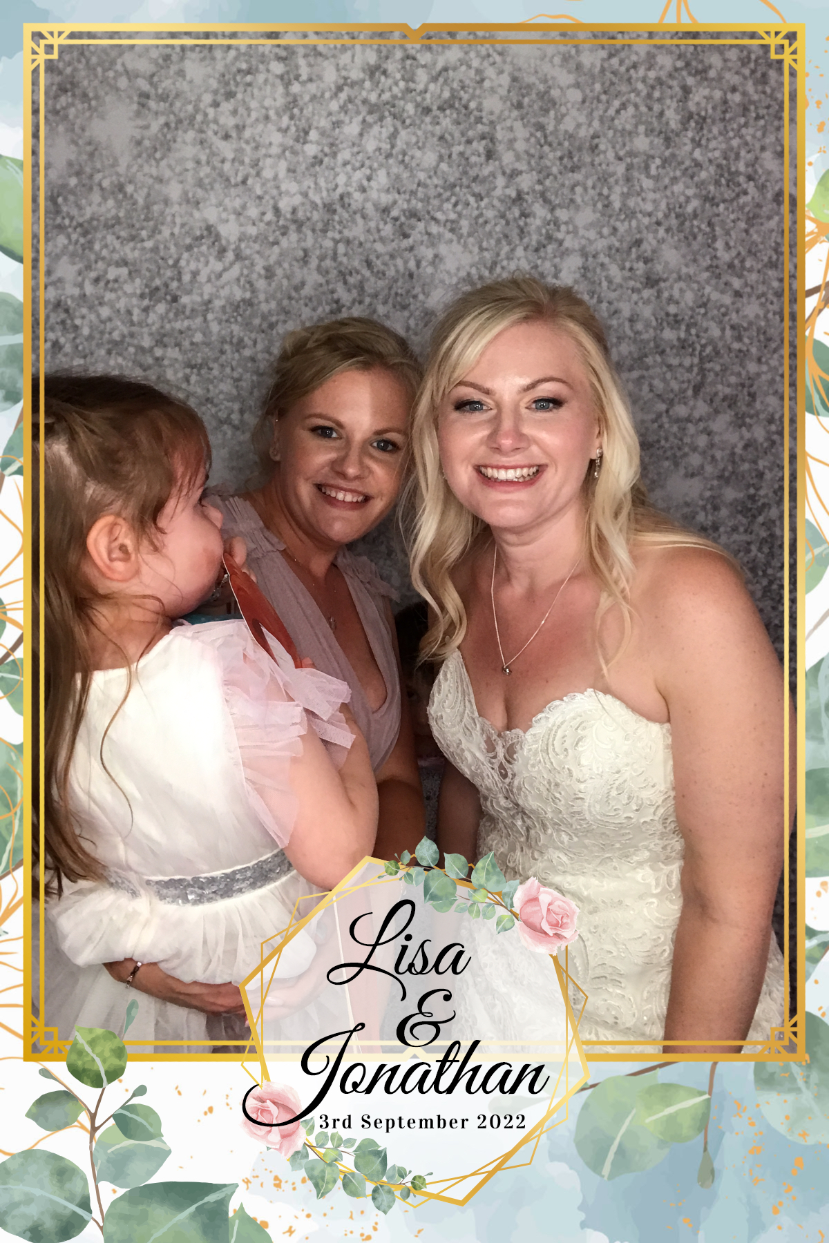 Lisa & Jonathan’s wedding | View more photos from the event at gallery.partydelightsphotobooth.co.uk/u/PartyDelightsPhotoBooth/Lisa-Jonathan’s-wedding
