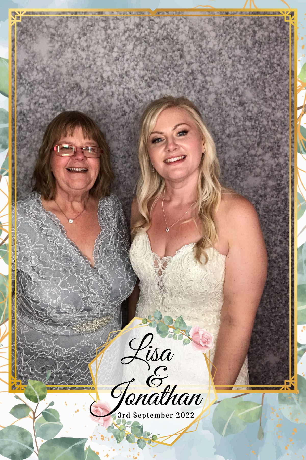 Lisa & Jonathan’s wedding | View more photos from the event at gallery.partydelightsphotobooth.co.uk/u/PartyDelightsPhotoBooth/Lisa-Jonathan’s-wedding