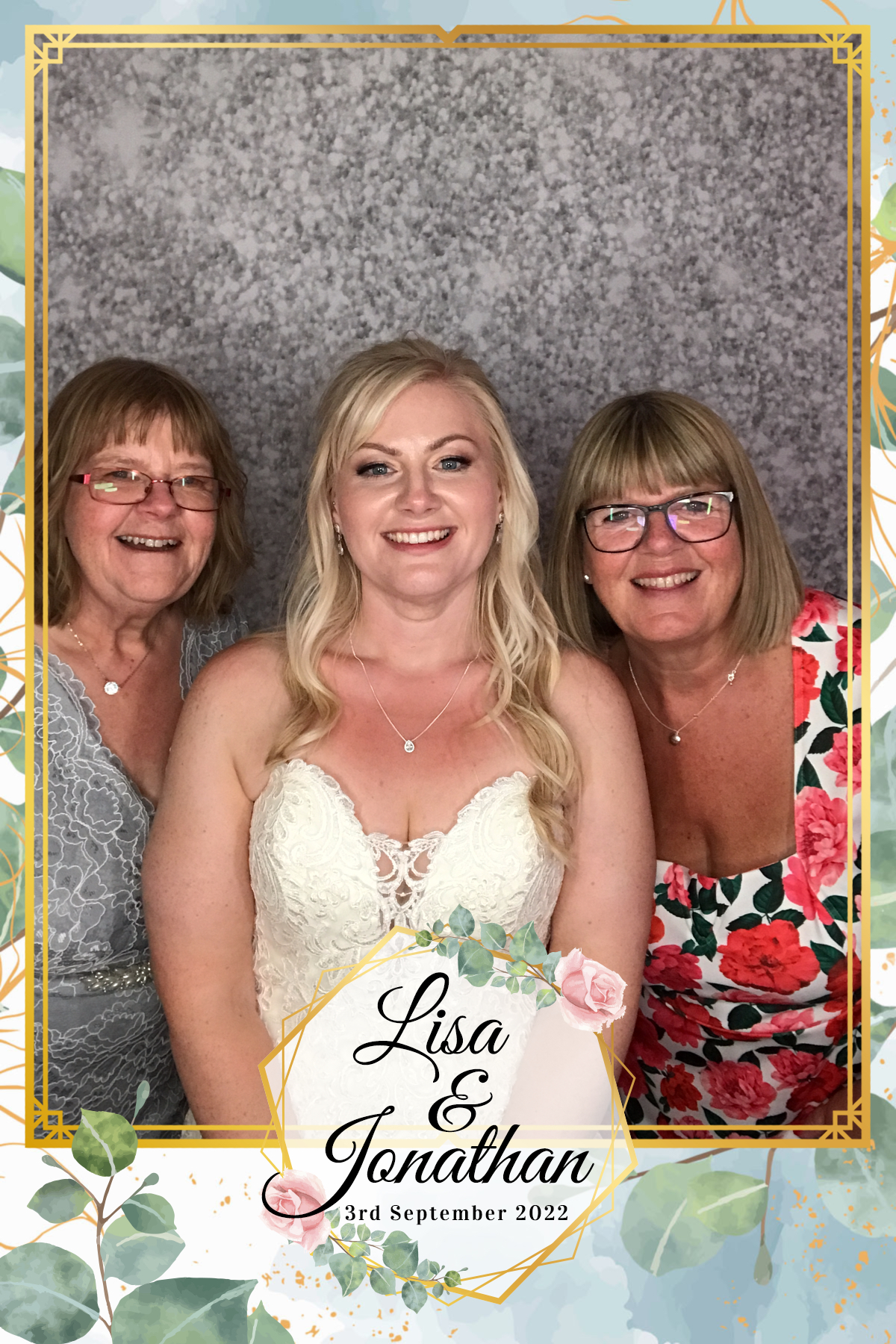 Lisa & Jonathan’s wedding | View more photos from the event at gallery.partydelightsphotobooth.co.uk/u/PartyDelightsPhotoBooth/Lisa-Jonathan’s-wedding