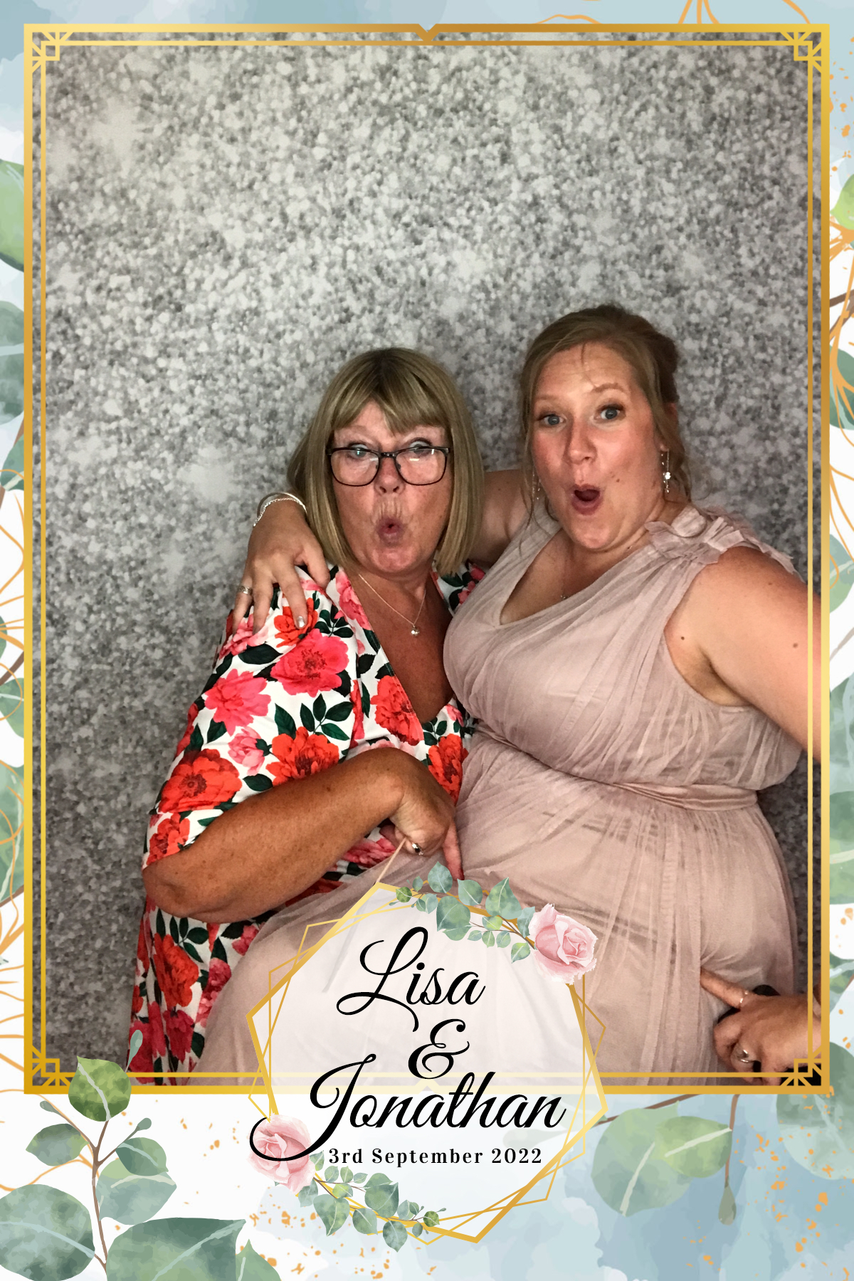 Lisa & Jonathan’s wedding | View more photos from the event at gallery.partydelightsphotobooth.co.uk/u/PartyDelightsPhotoBooth/Lisa-Jonathan’s-wedding