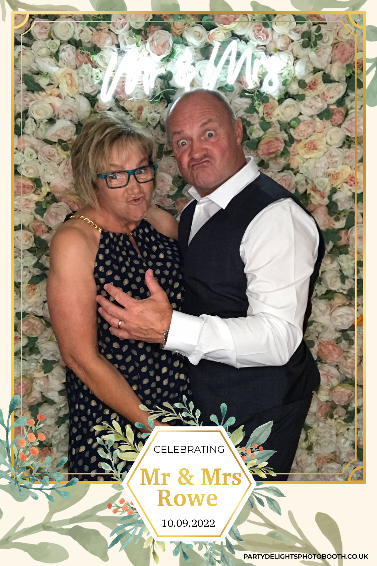 Mr & Mrs Rowe | View more photos from the event at gallery.partydelightsphotobooth.co.uk/u/PartyDelightsPhotoBooth/Mr-Mrs-Rowe