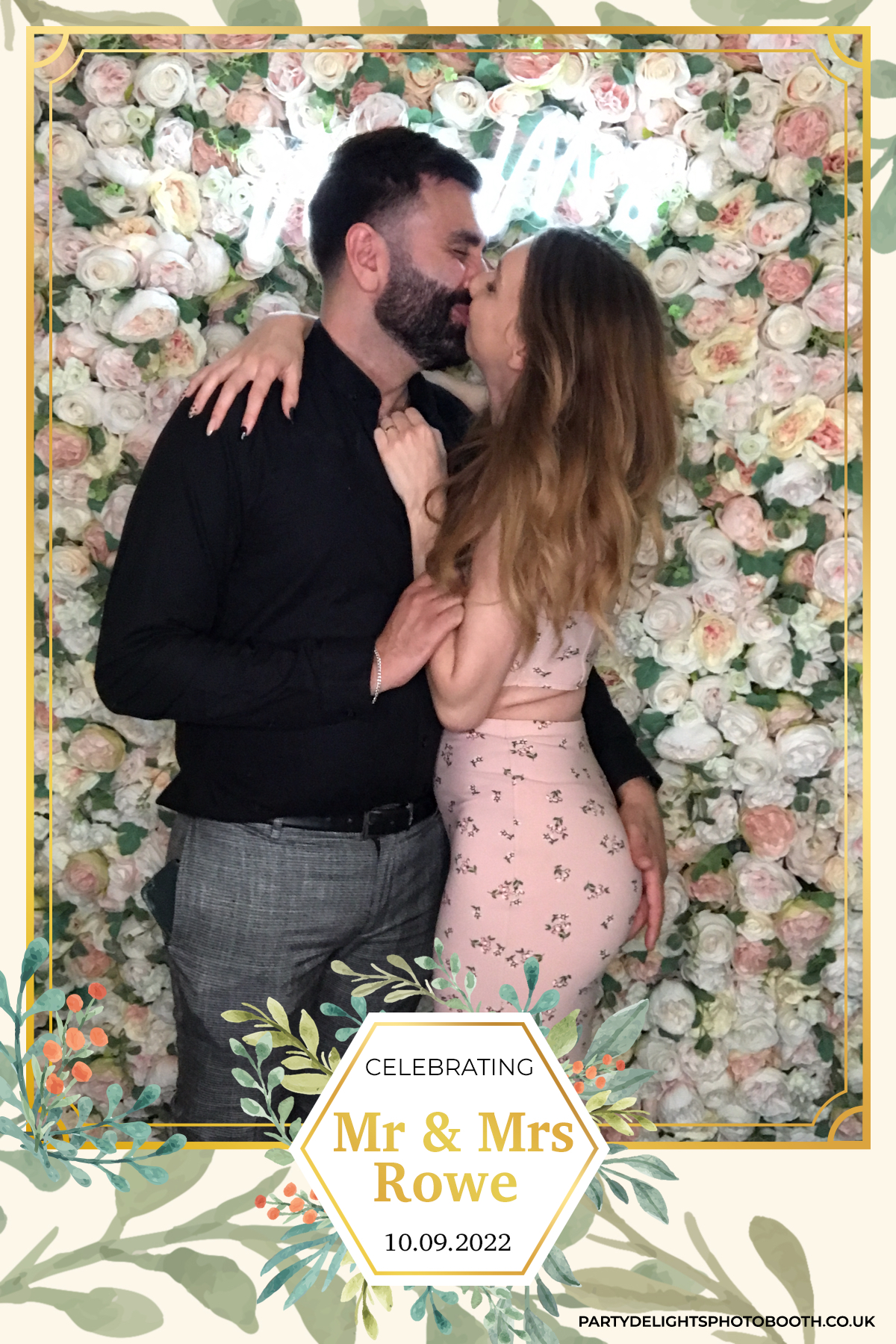 Mr & Mrs Rowe | View more photos from the event at gallery.partydelightsphotobooth.co.uk/u/PartyDelightsPhotoBooth/Mr-Mrs-Rowe