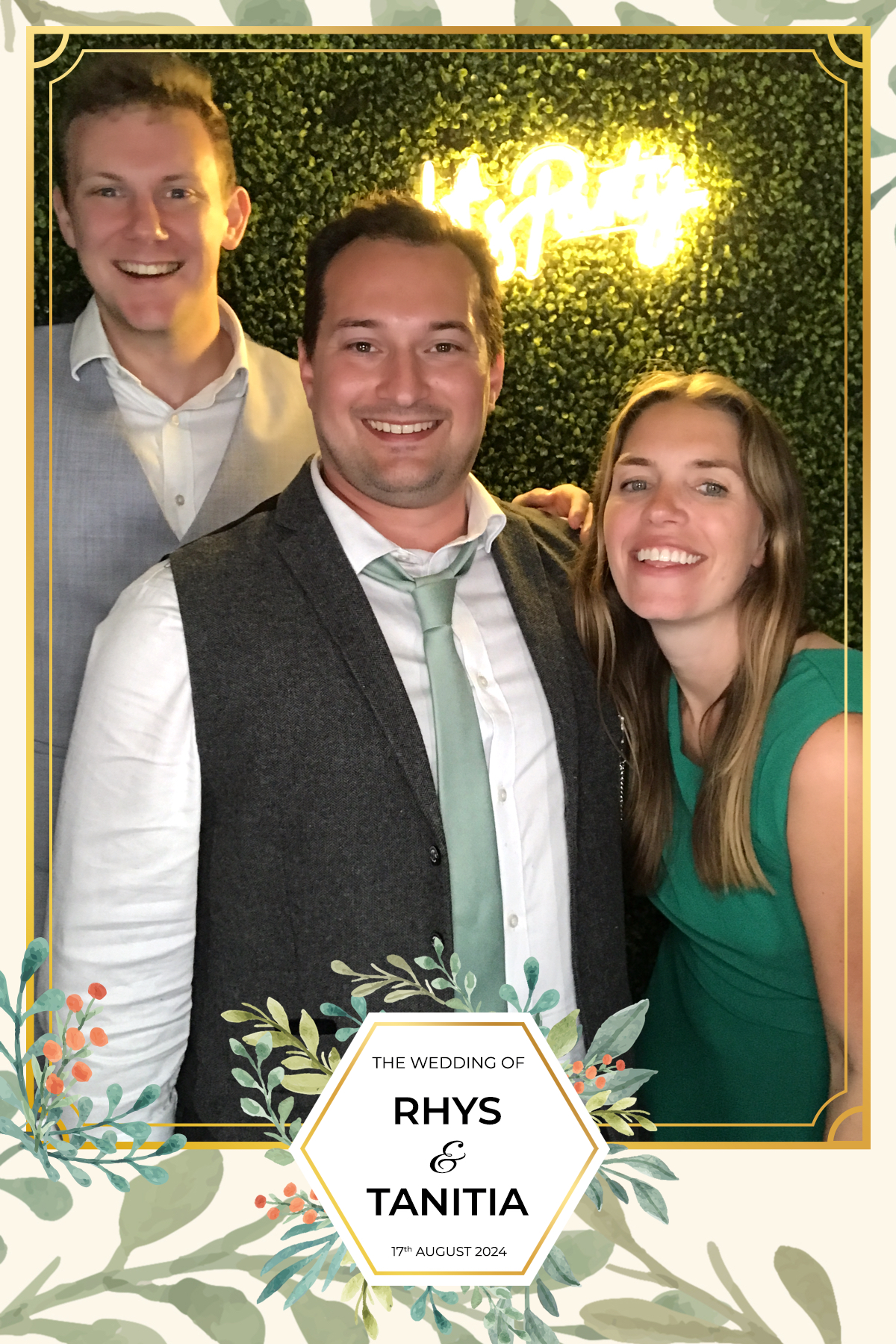 Tanitia & Rhys’ Wedding | View more photos from the event at gallery.partydelightsphotobooth.co.uk/u/PartyDelightsPhotoBooth/Tanitia-Rhys’-Wedding