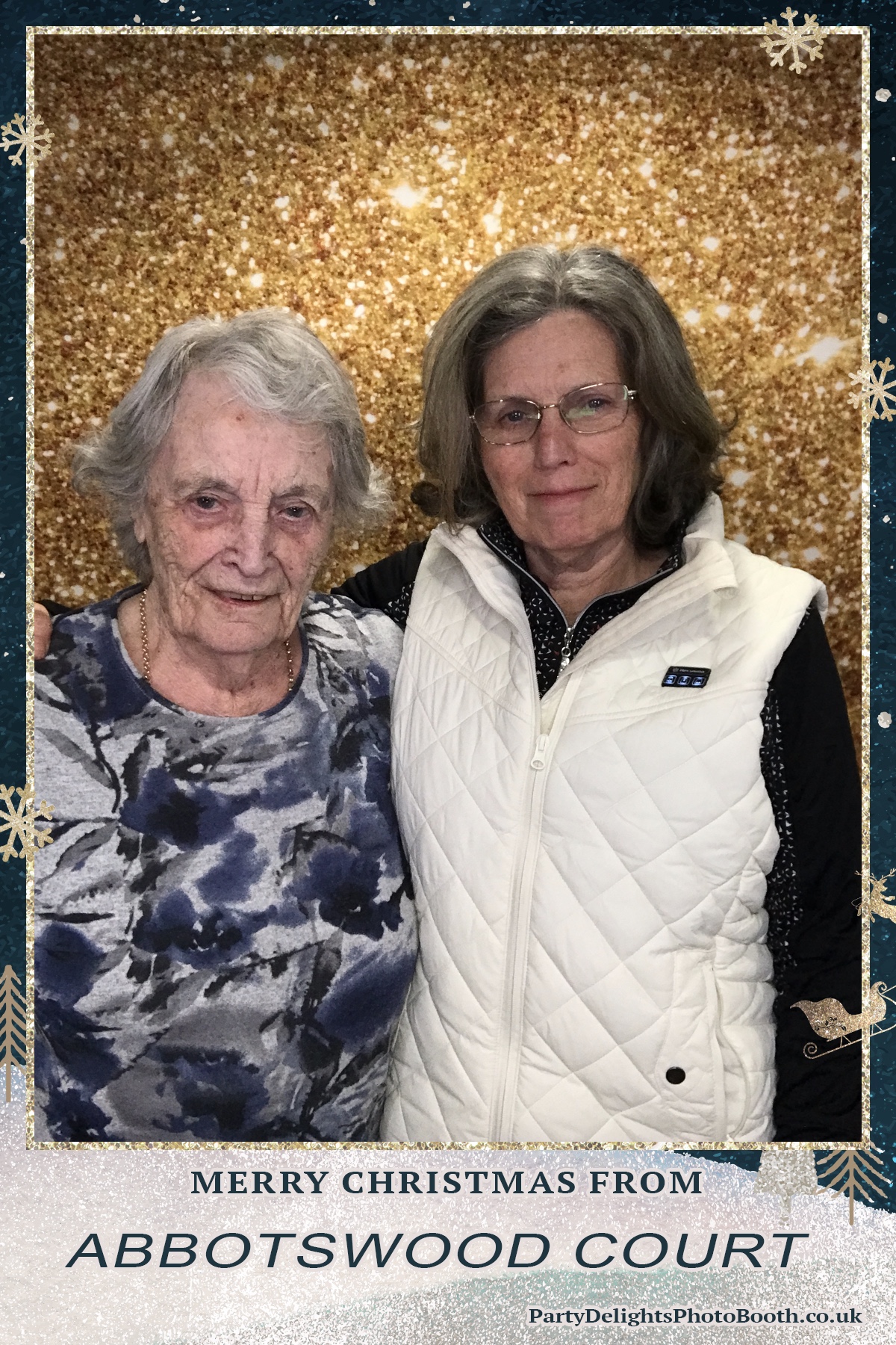 Abbotswood Court Christmas party | View more photos from the event at gallery.partydelightsphotobooth.co.uk/u/PartyDelightsPhotoBooth/Abbotswood-Court-Christmas-party-0