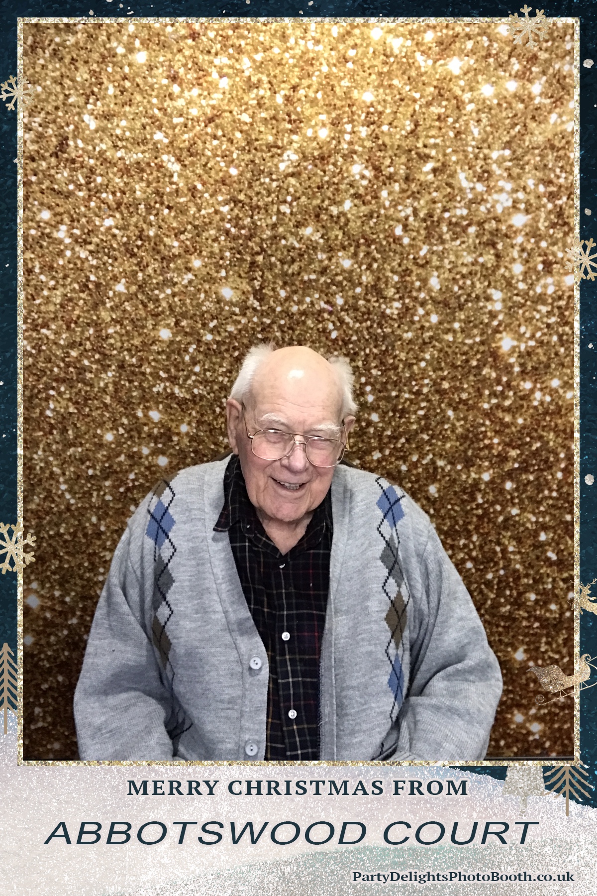 Abbotswood Court Christmas party | View more photos from the event at gallery.partydelightsphotobooth.co.uk/u/PartyDelightsPhotoBooth/Abbotswood-Court-Christmas-party-0