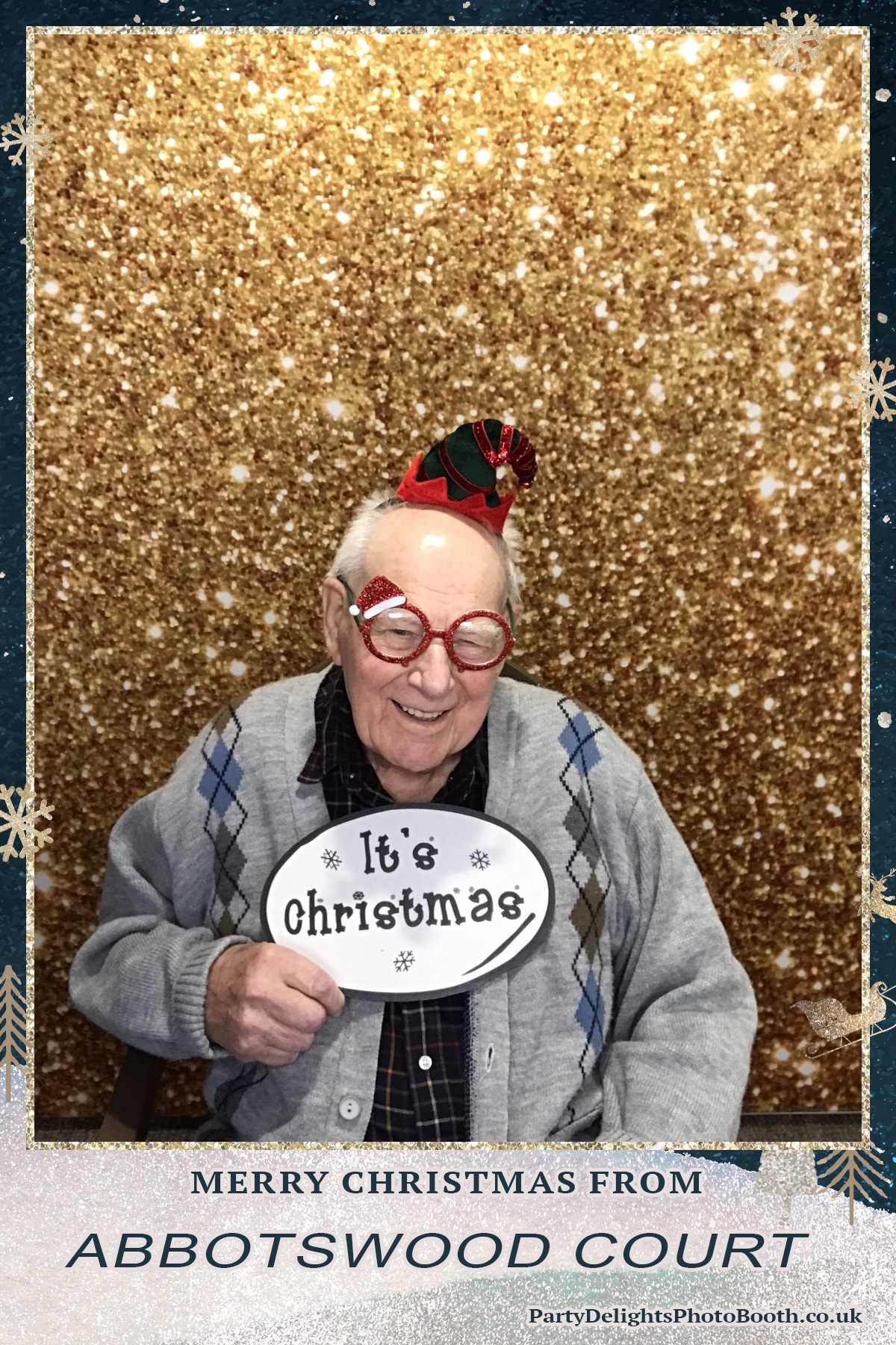 Abbotswood Court Christmas party | View more photos from the event at gallery.partydelightsphotobooth.co.uk/u/PartyDelightsPhotoBooth/Abbotswood-Court-Christmas-party-0