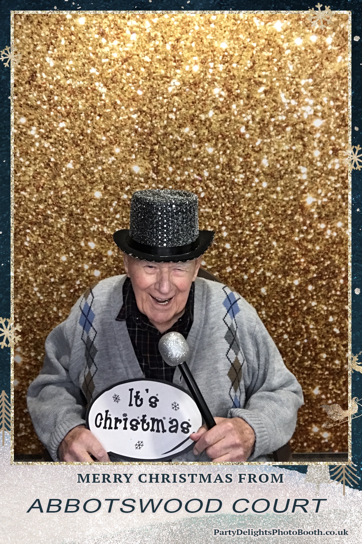 Abbotswood Court Christmas party | View more photos from the event at gallery.partydelightsphotobooth.co.uk/u/PartyDelightsPhotoBooth/Abbotswood-Court-Christmas-party-0